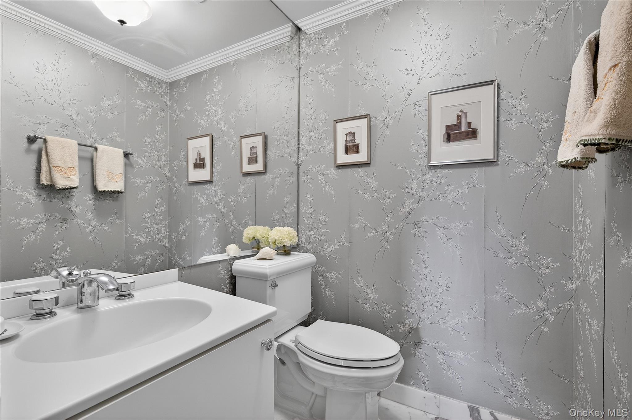 100 Hilton Avenue # 411, Garden City, NY 11530