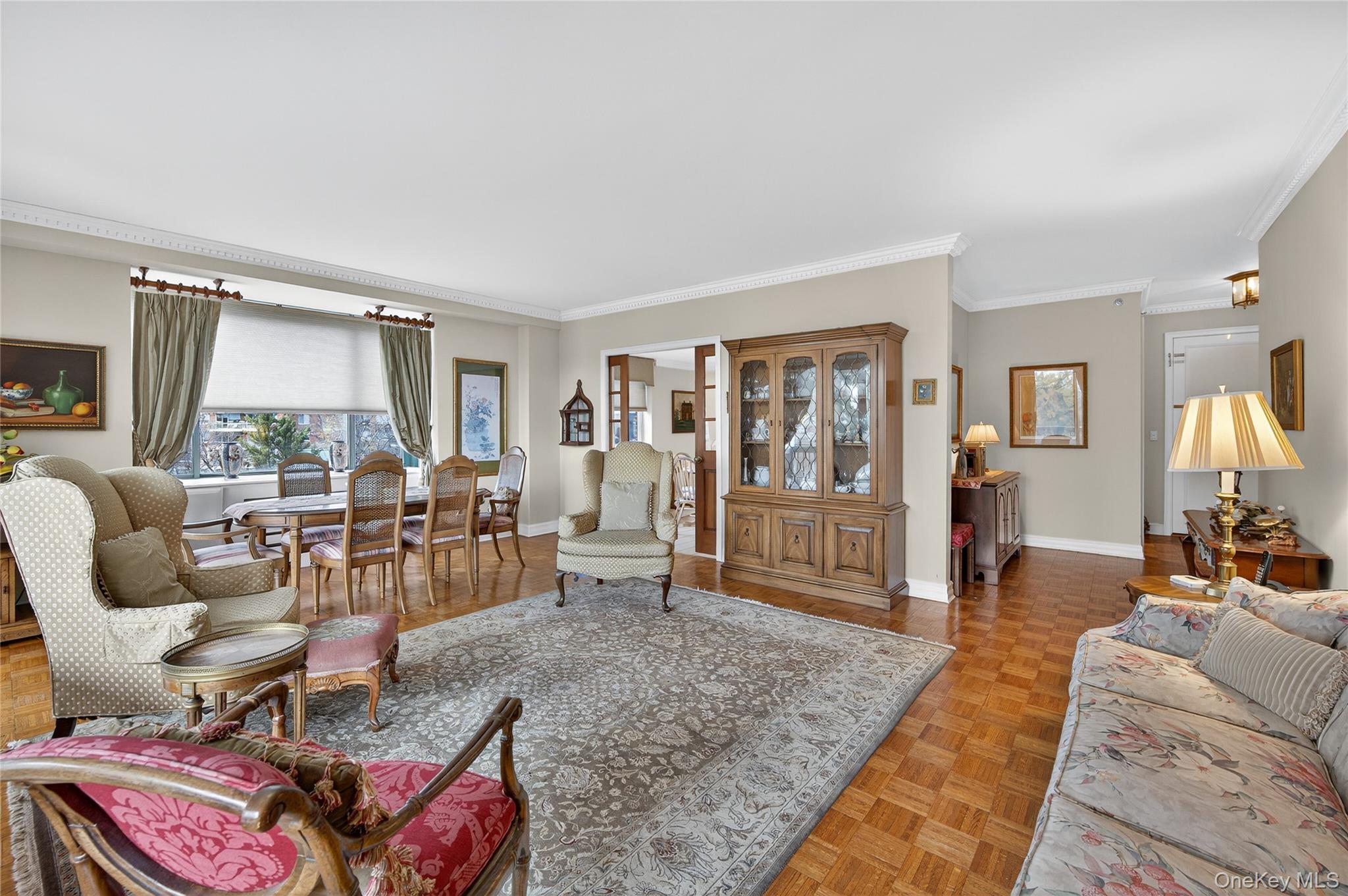 100 Hilton Avenue # 411, Garden City, NY 11530