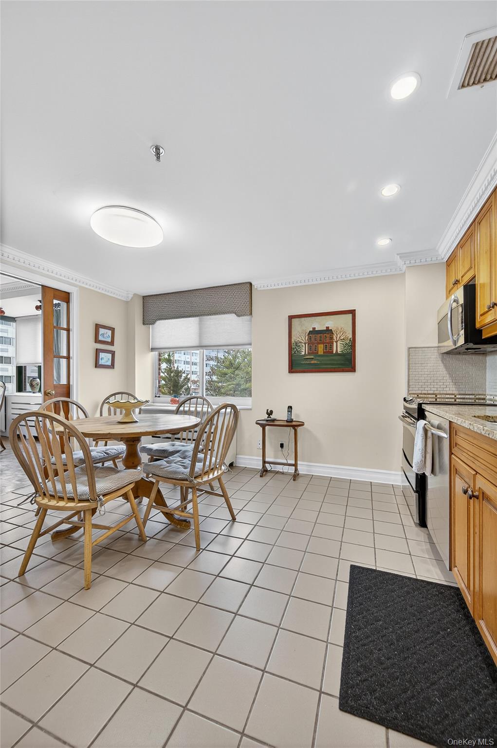 100 Hilton Avenue # 411, Garden City, NY 11530