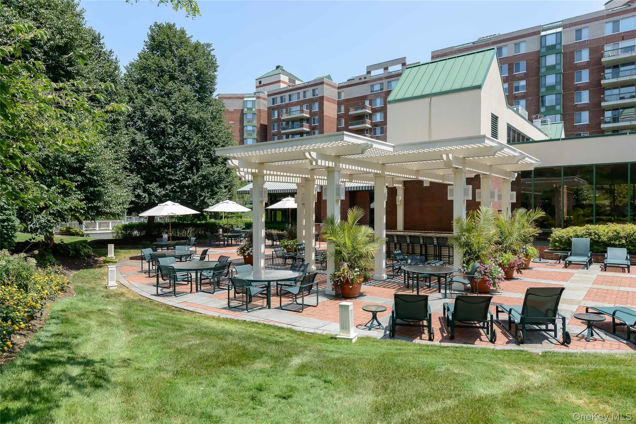 100 Hilton Avenue # 411, Garden City, NY 11530