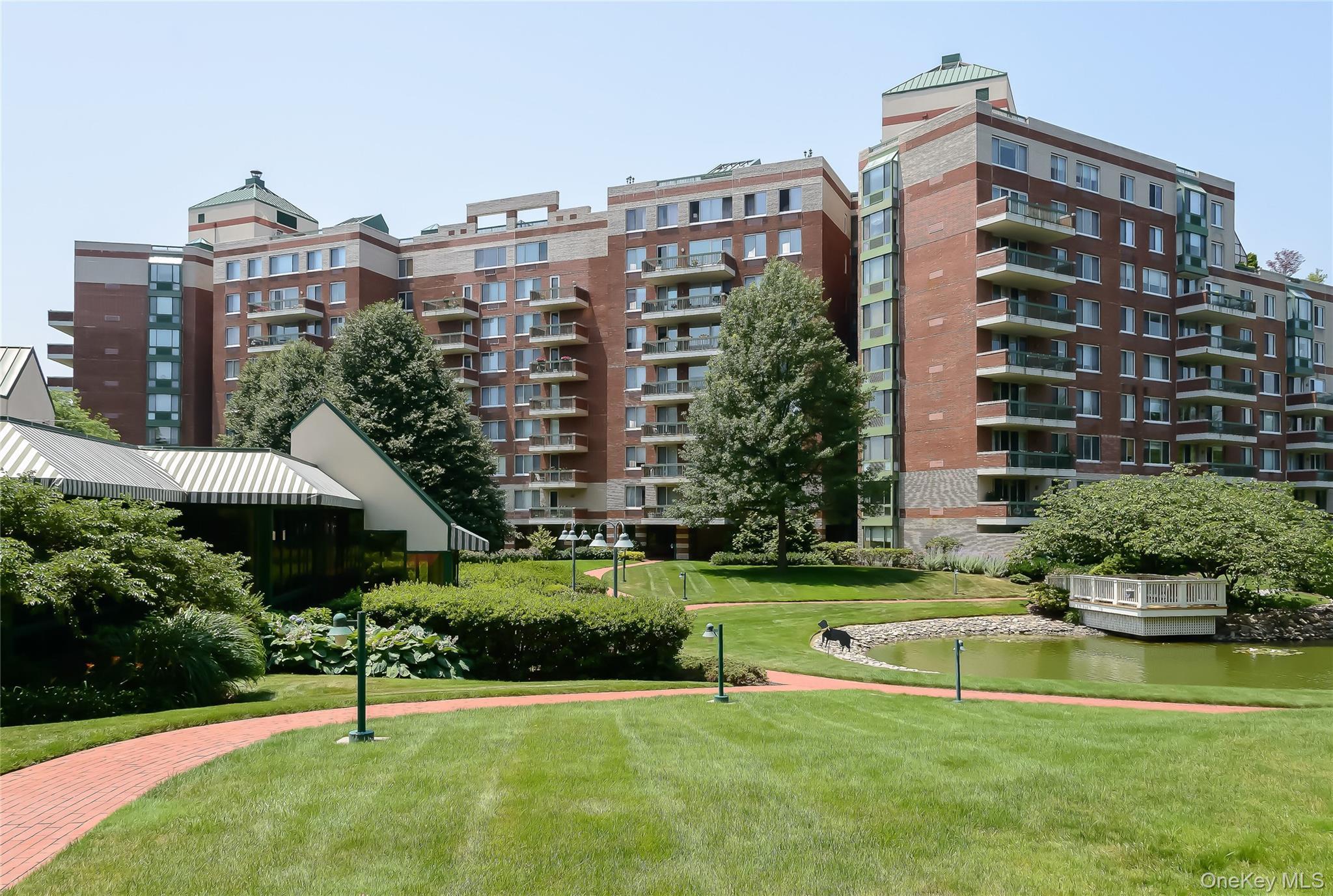 100 Hilton Avenue # 411, Garden City, NY 11530