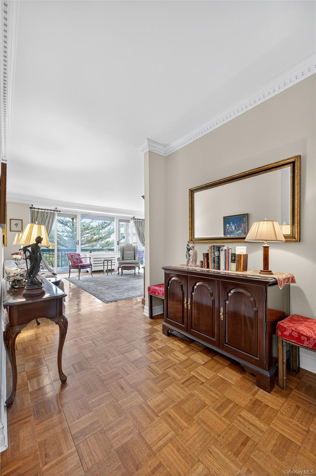 100 Hilton Avenue # 411, Garden City, NY 11530