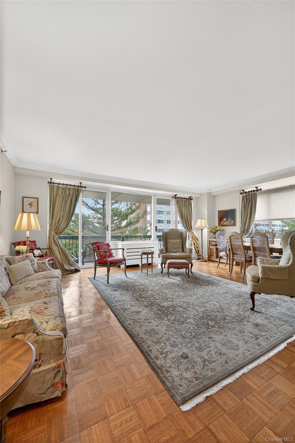 100 Hilton Avenue # 411, Garden City, NY 11530