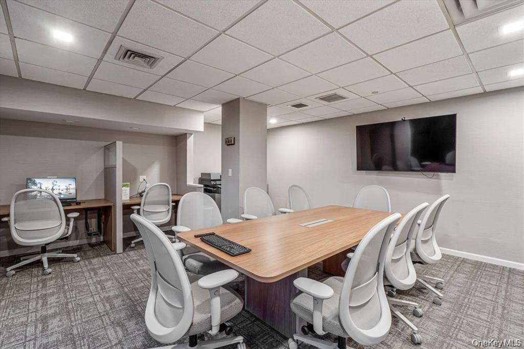 100 Hilton Avenue # 411, Garden City, NY 11530