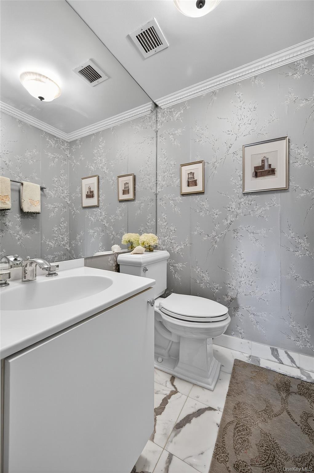 100 Hilton Avenue # 411, Garden City, NY 11530