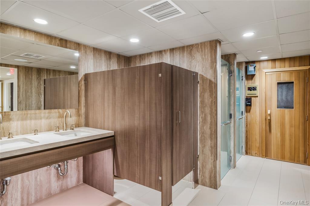 100 Hilton Avenue # 411, Garden City, NY 11530