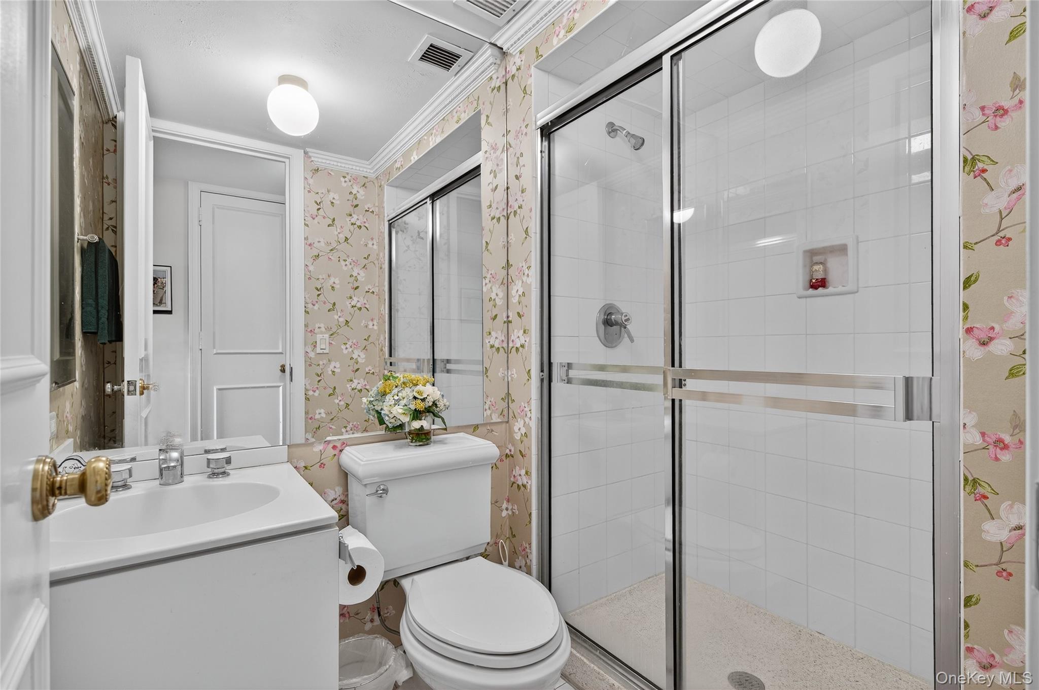 100 Hilton Avenue # 411, Garden City, NY 11530