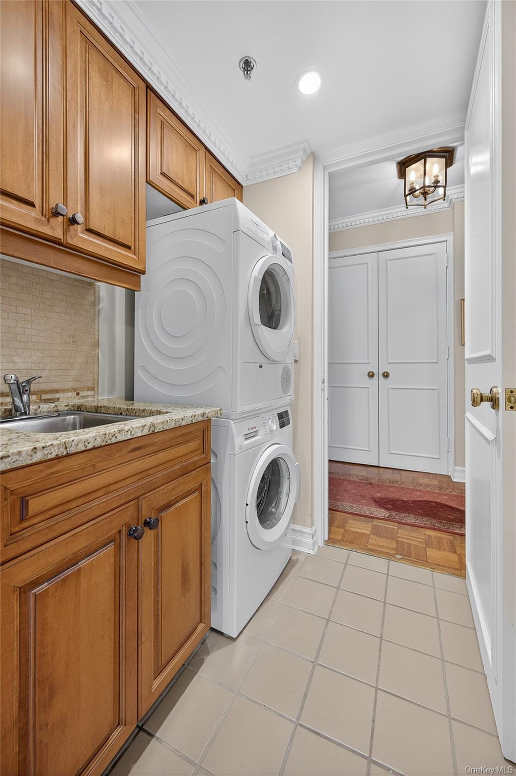 100 Hilton Avenue # 411, Garden City, NY 11530