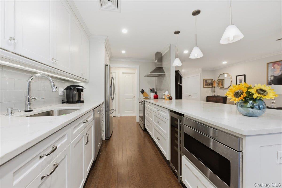 99 S Park Avenue # 311, Rockville Centre, NY 11570