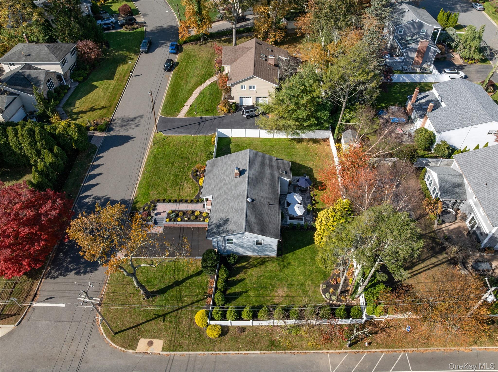 4 Long Ridge Road, Plainview, NY 11803