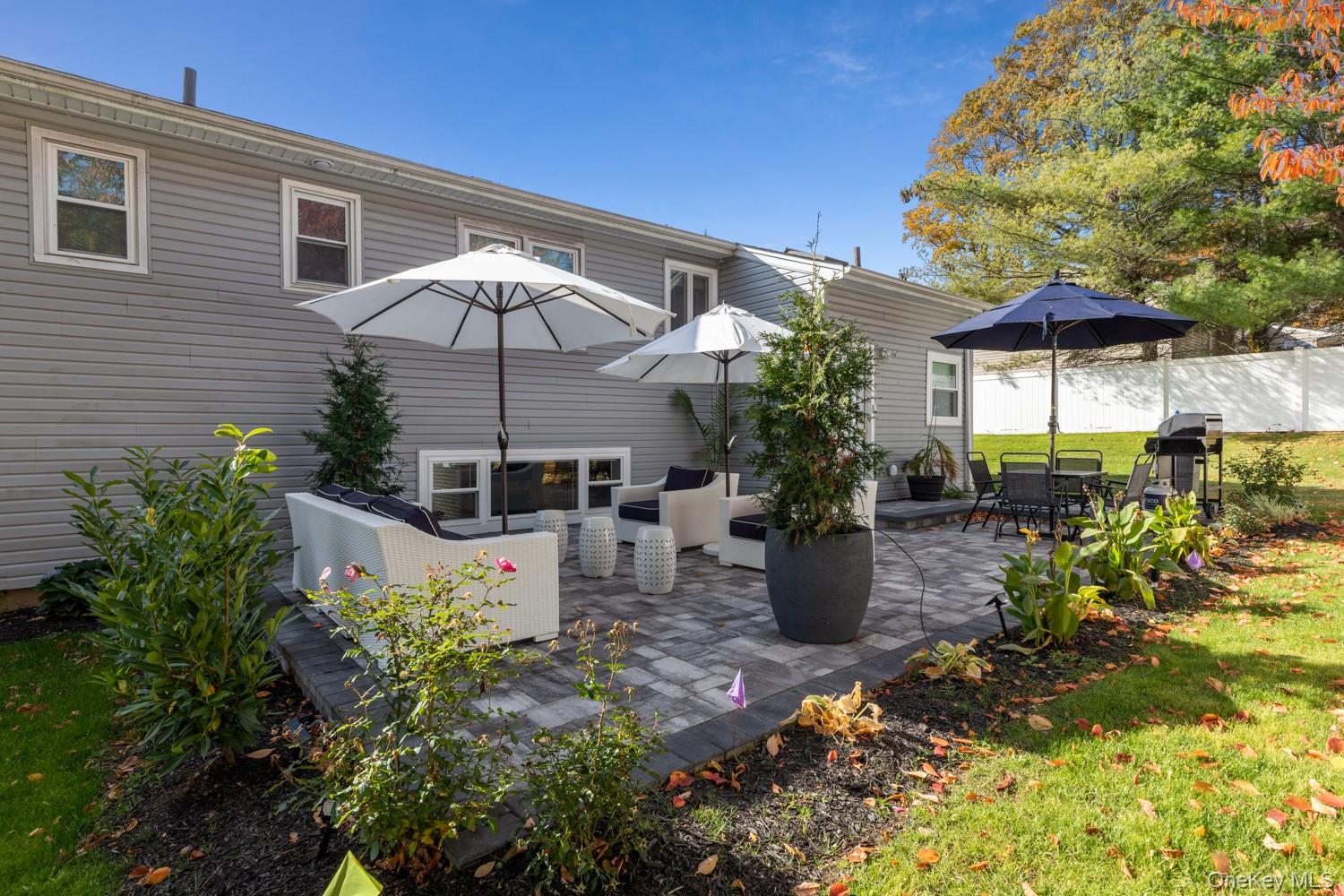 4 Long Ridge Road, Plainview, NY 11803