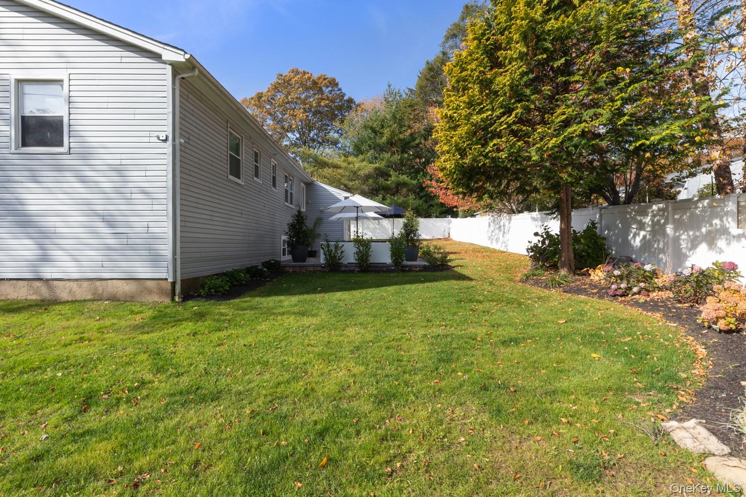 4 Long Ridge Road, Plainview, NY 11803