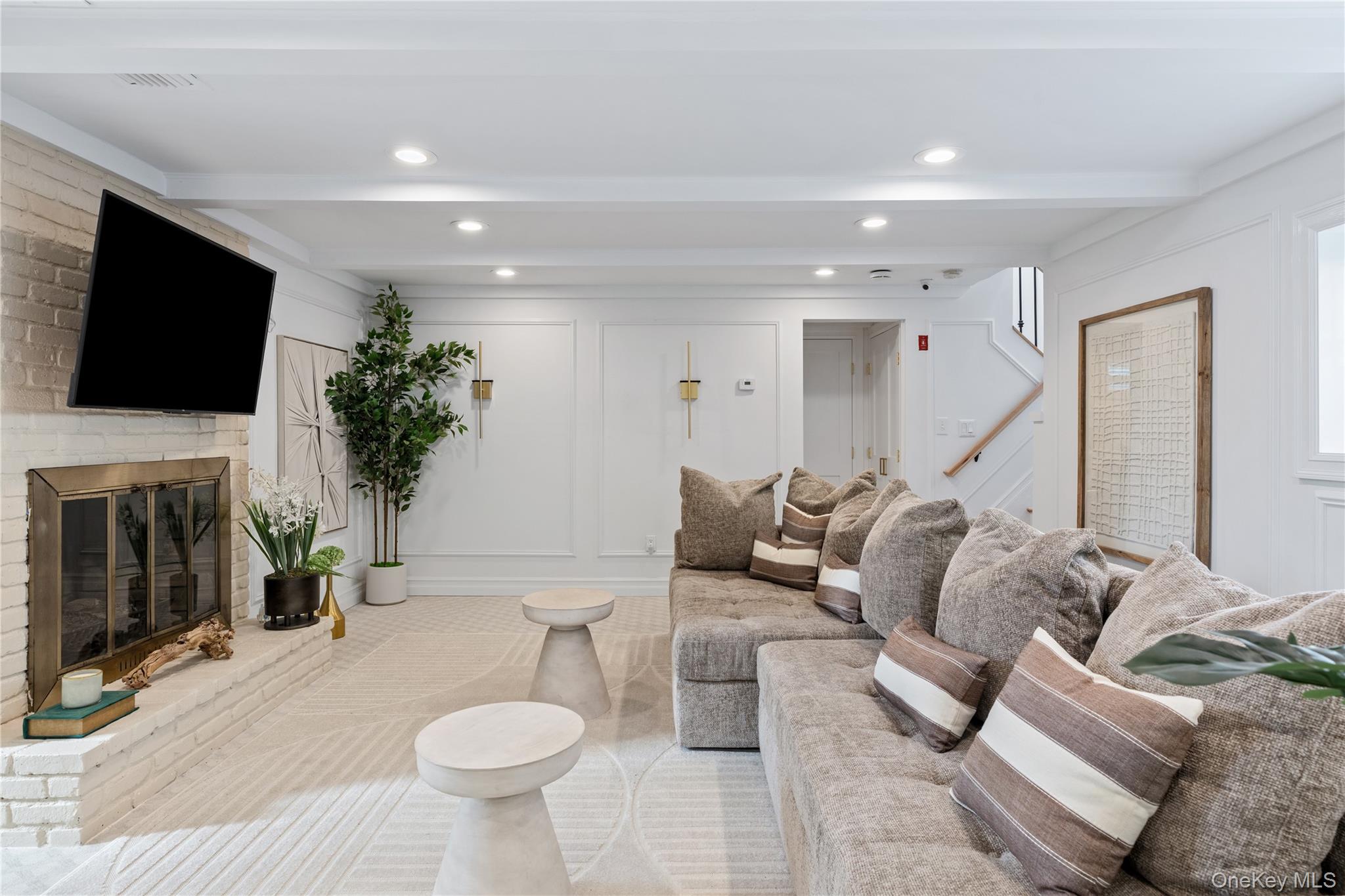 4 Long Ridge Road, Plainview, NY 11803