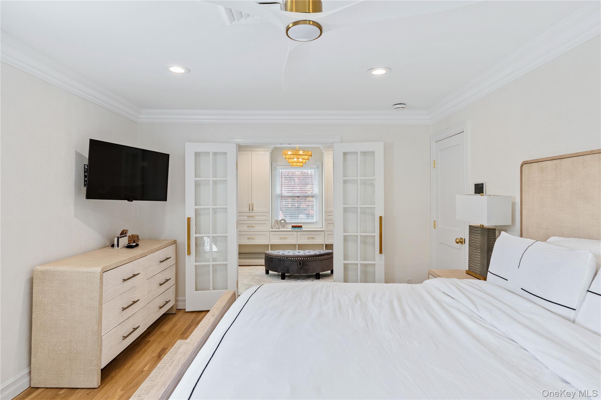 4 Long Ridge Road, Plainview, NY 11803