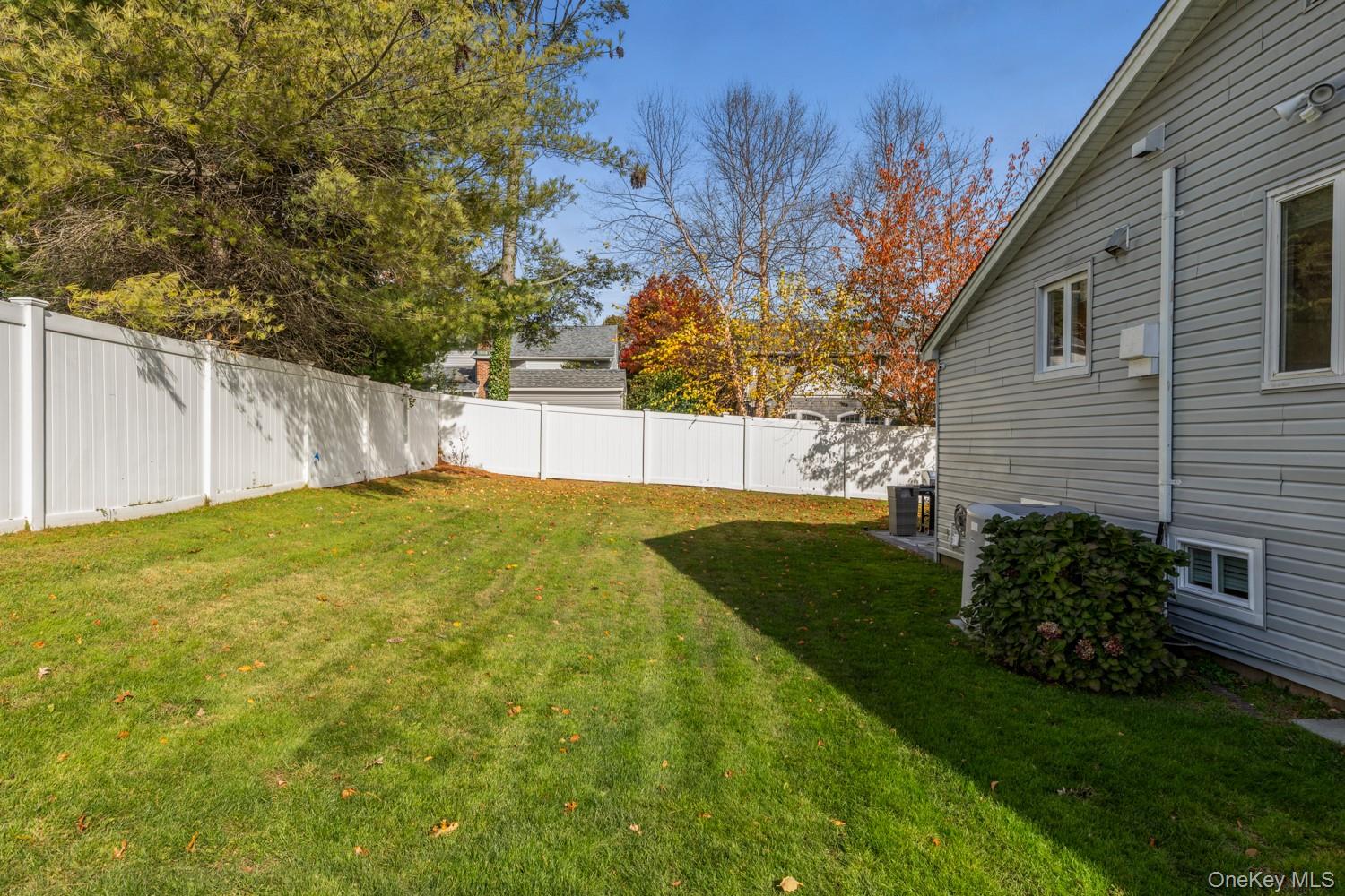 4 Long Ridge Road, Plainview, NY 11803