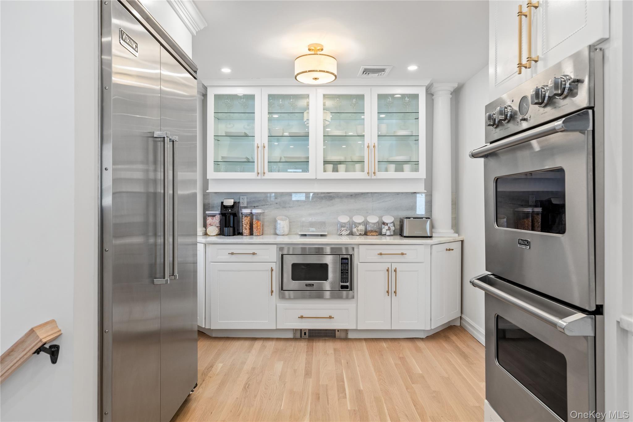 4 Long Ridge Road, Plainview, NY 11803