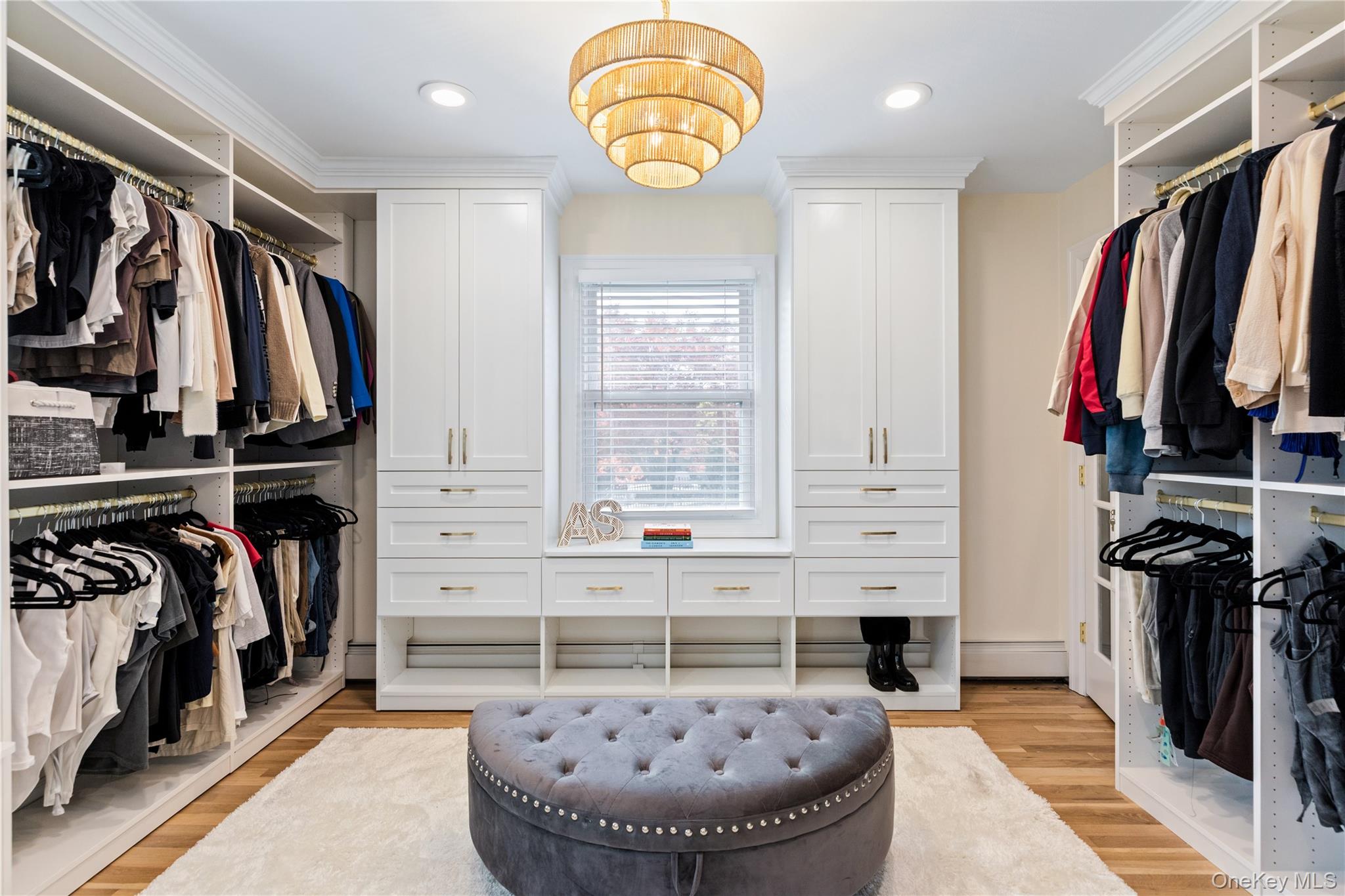 4 Long Ridge Road, Plainview, NY 11803