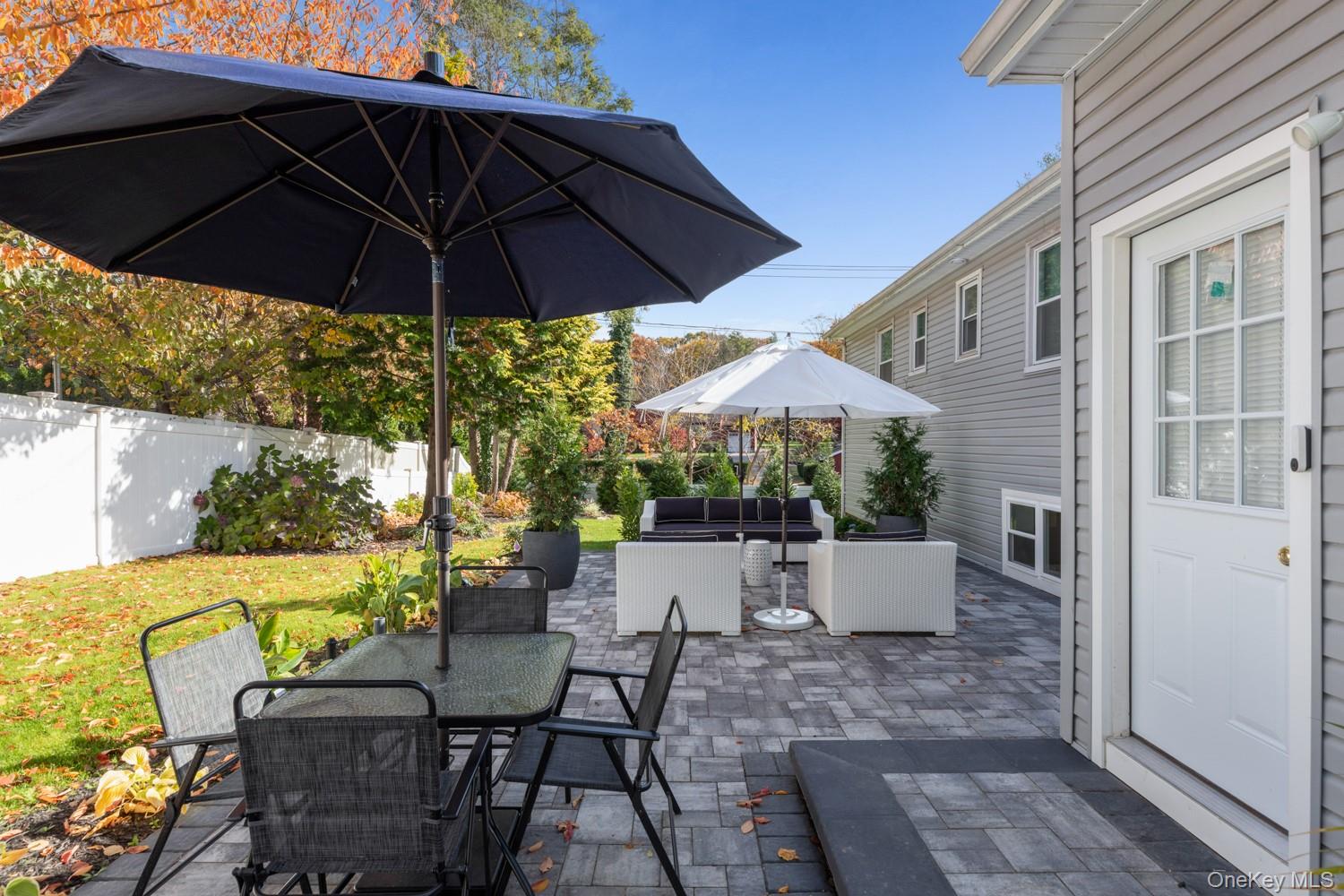 4 Long Ridge Road, Plainview, NY 11803