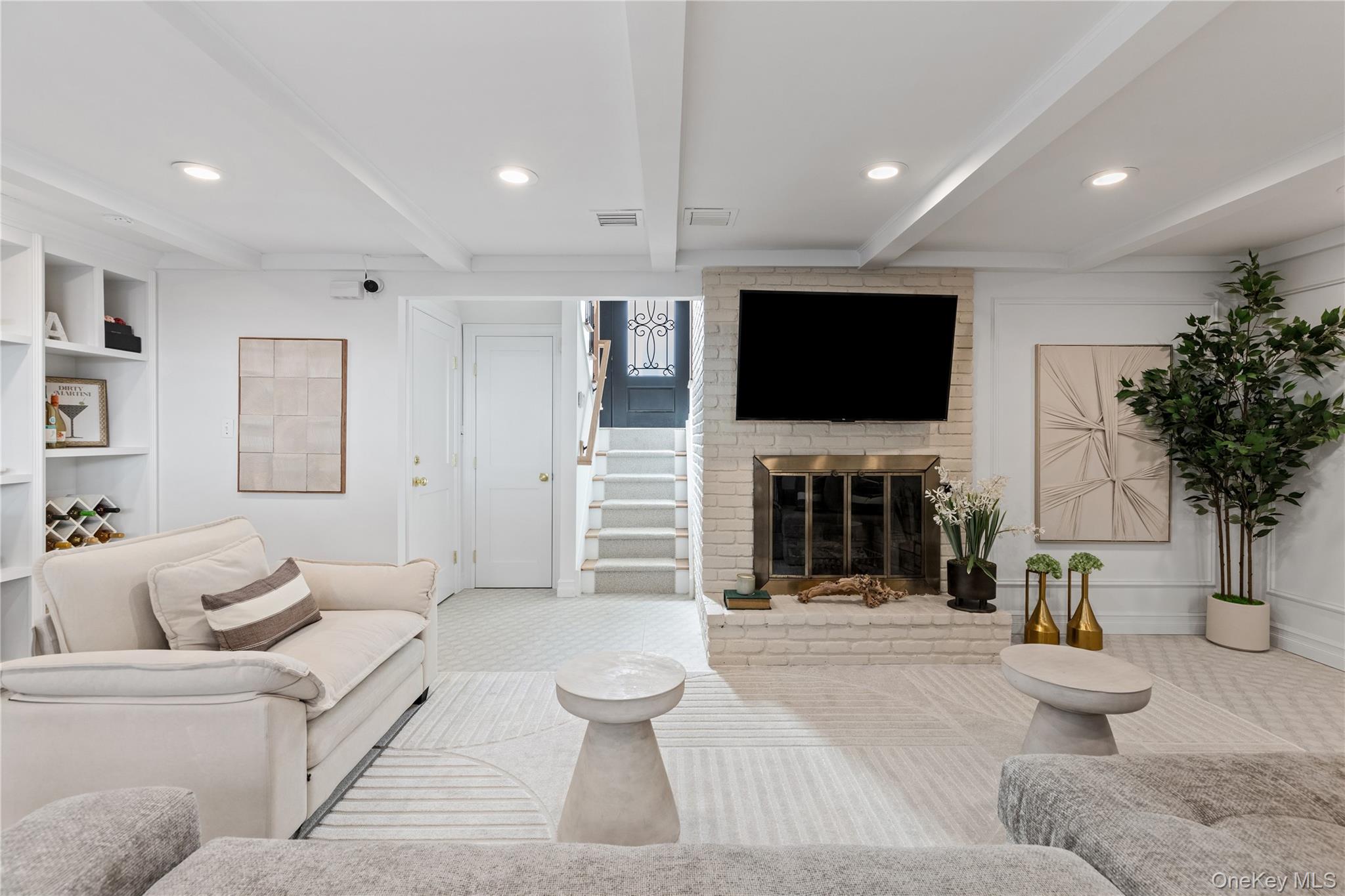 4 Long Ridge Road, Plainview, NY 11803