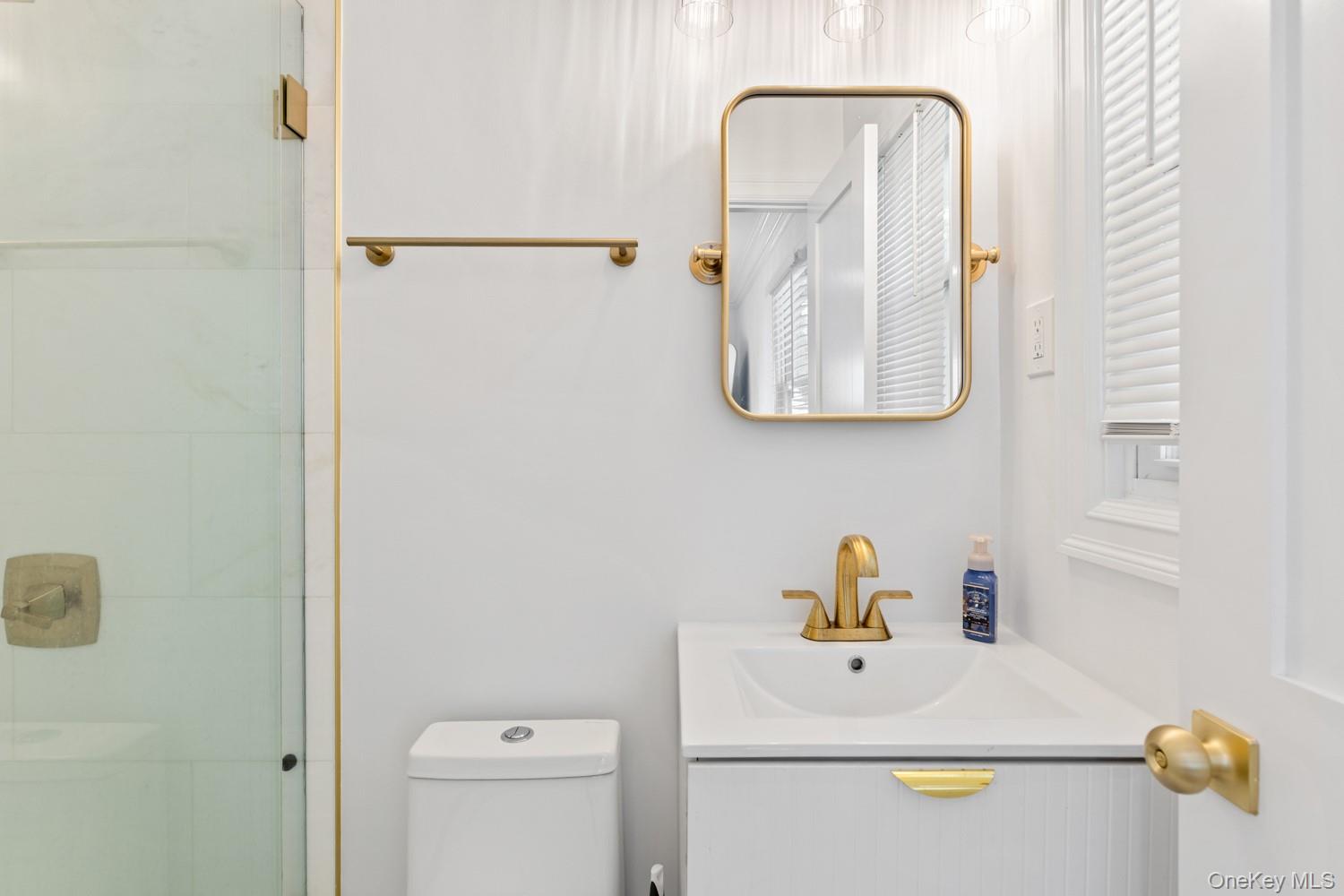 4 Long Ridge Road, Plainview, NY 11803