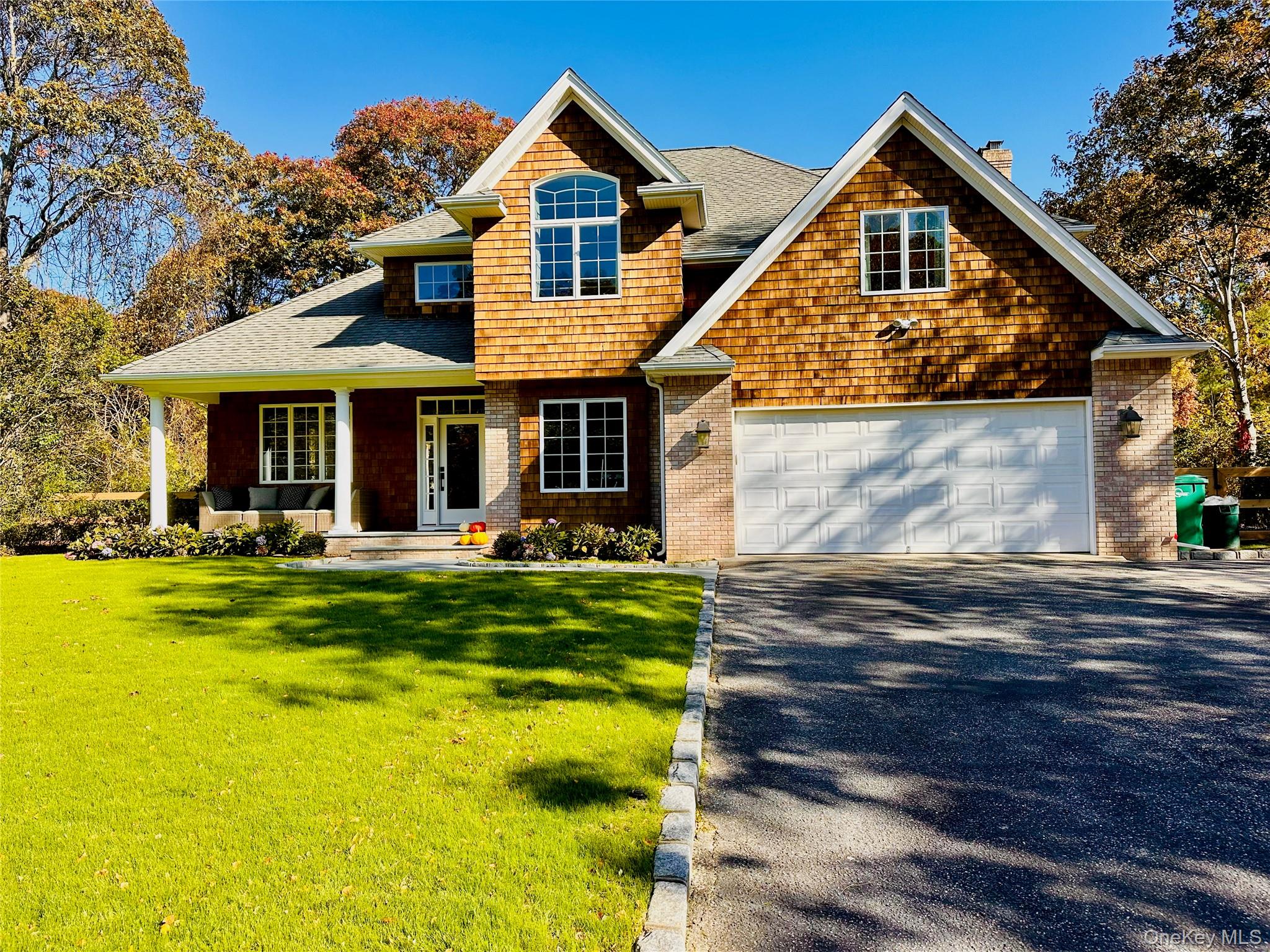 10 Ginny Lane, Hampton Bays, NY 11946