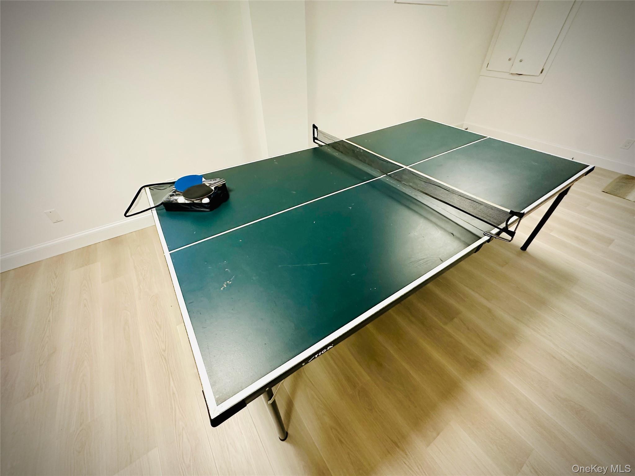 10 Ginny Lane, Hampton Bays, NY 11946