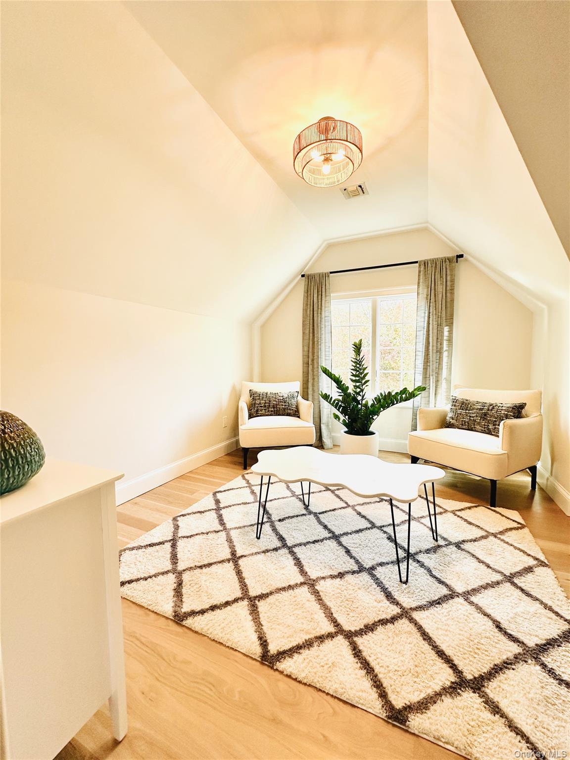 10 Ginny Lane, Hampton Bays, NY 11946