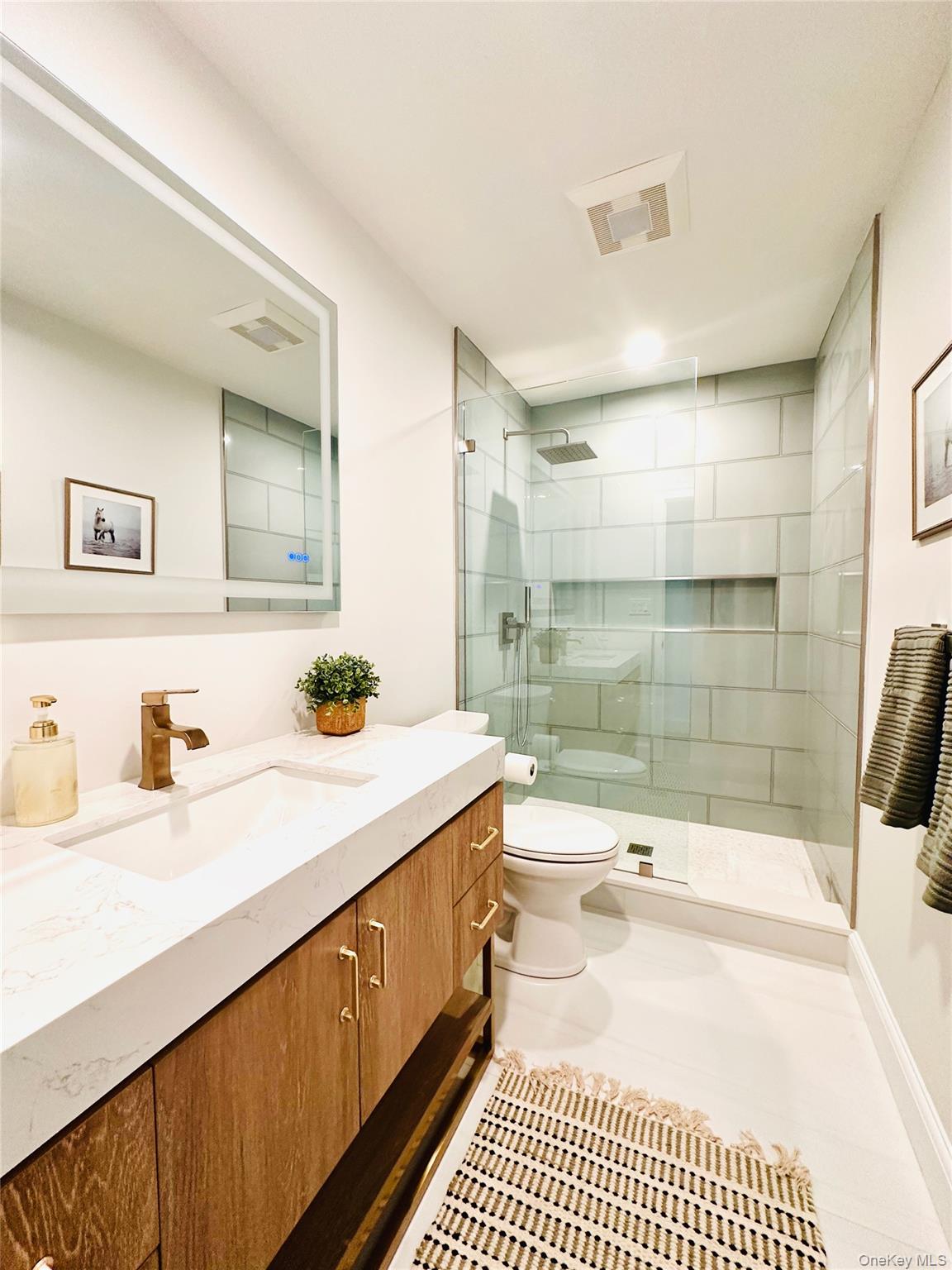 10 Ginny Lane, Hampton Bays, NY 11946