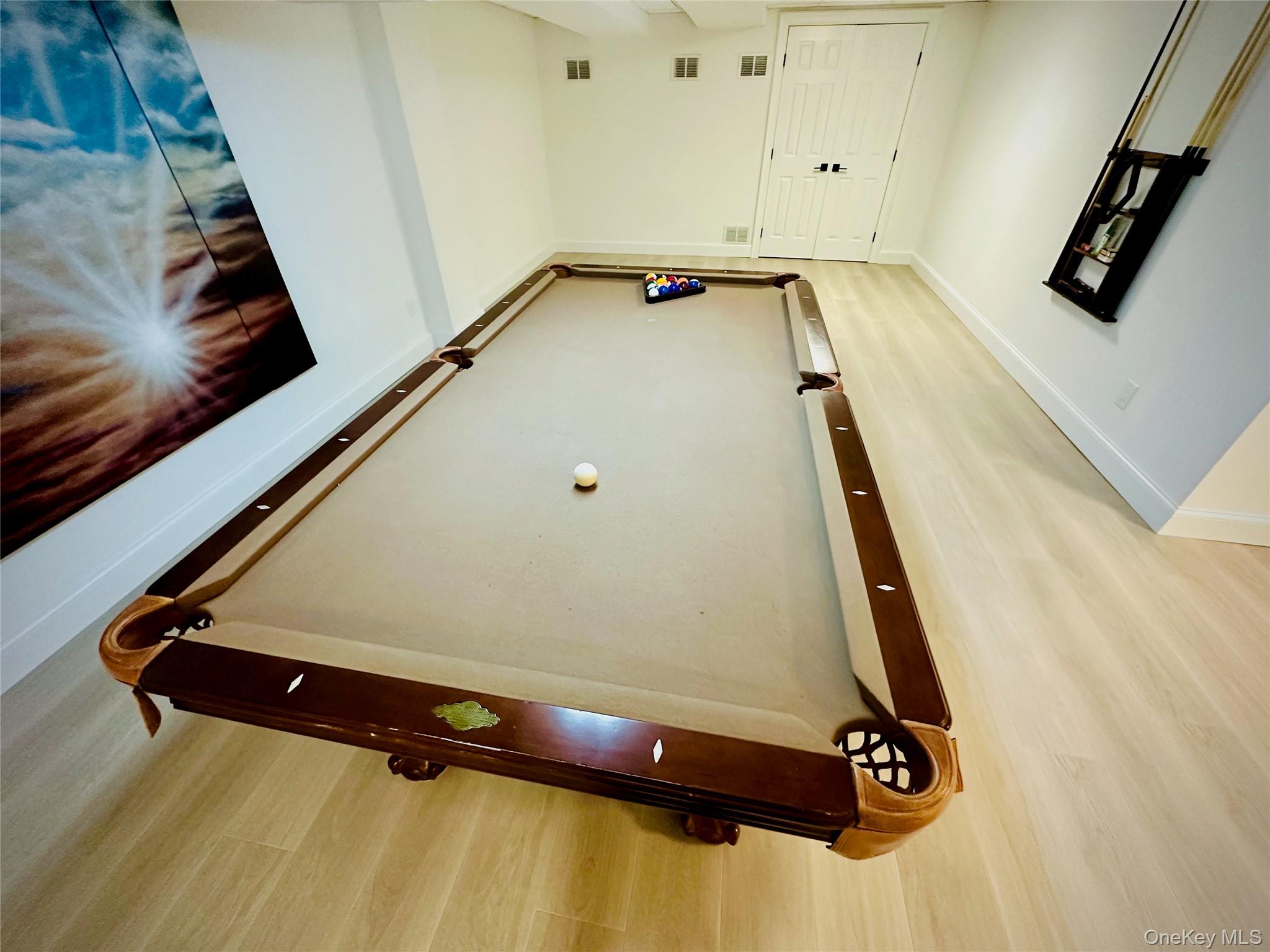 10 Ginny Lane, Hampton Bays, NY 11946