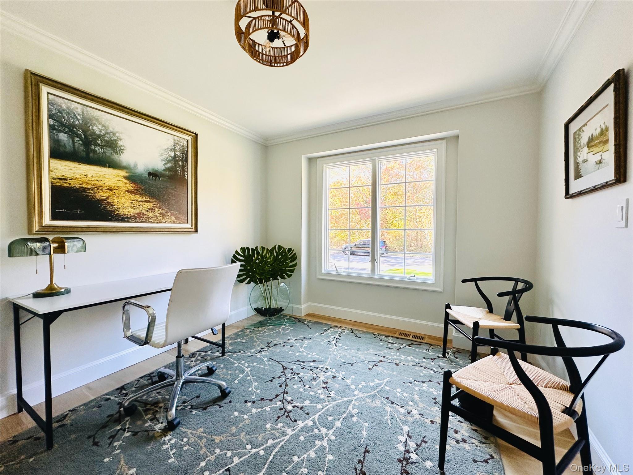 10 Ginny Lane, Hampton Bays, NY 11946