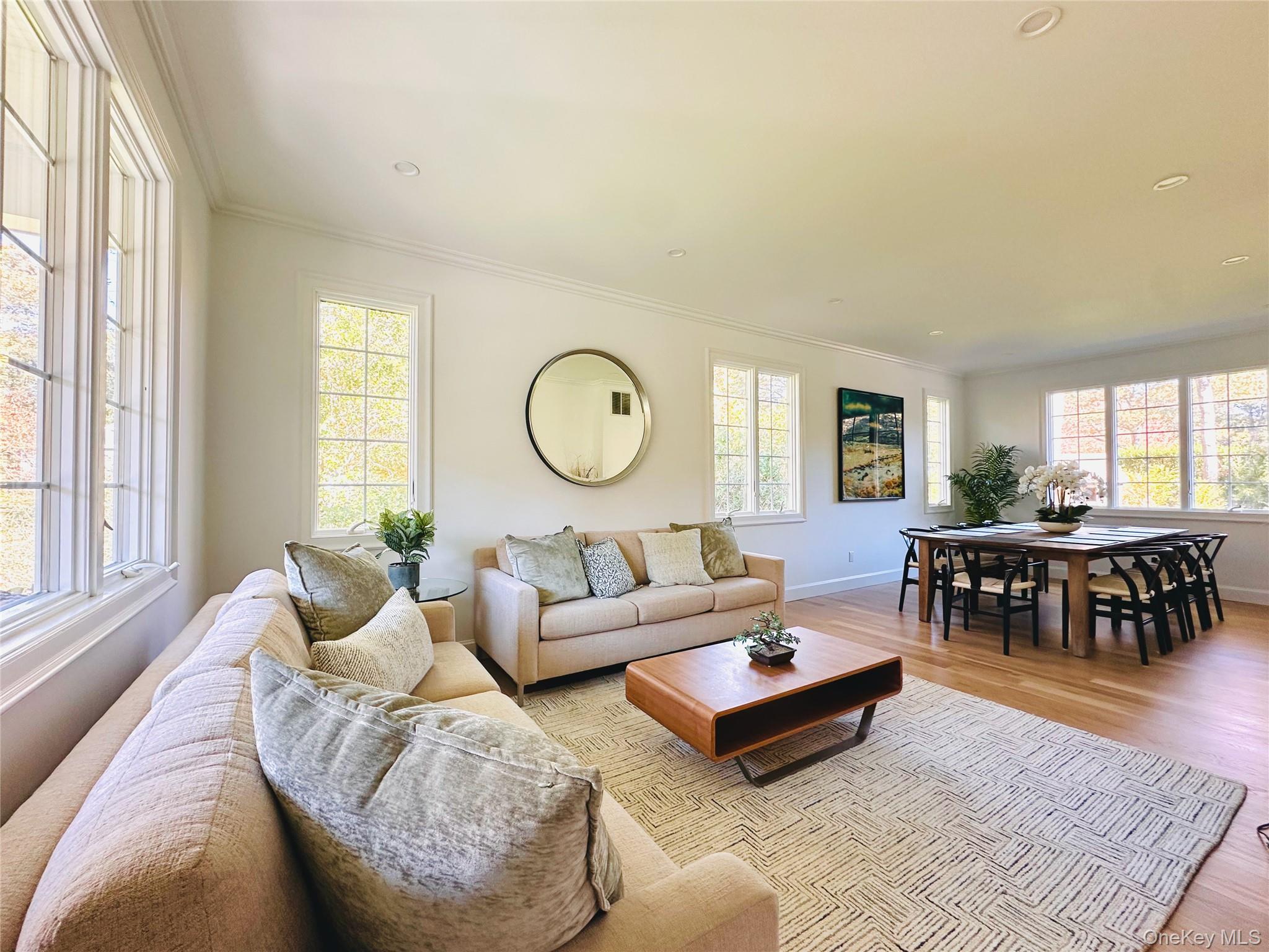 10 Ginny Lane, Hampton Bays, NY 11946