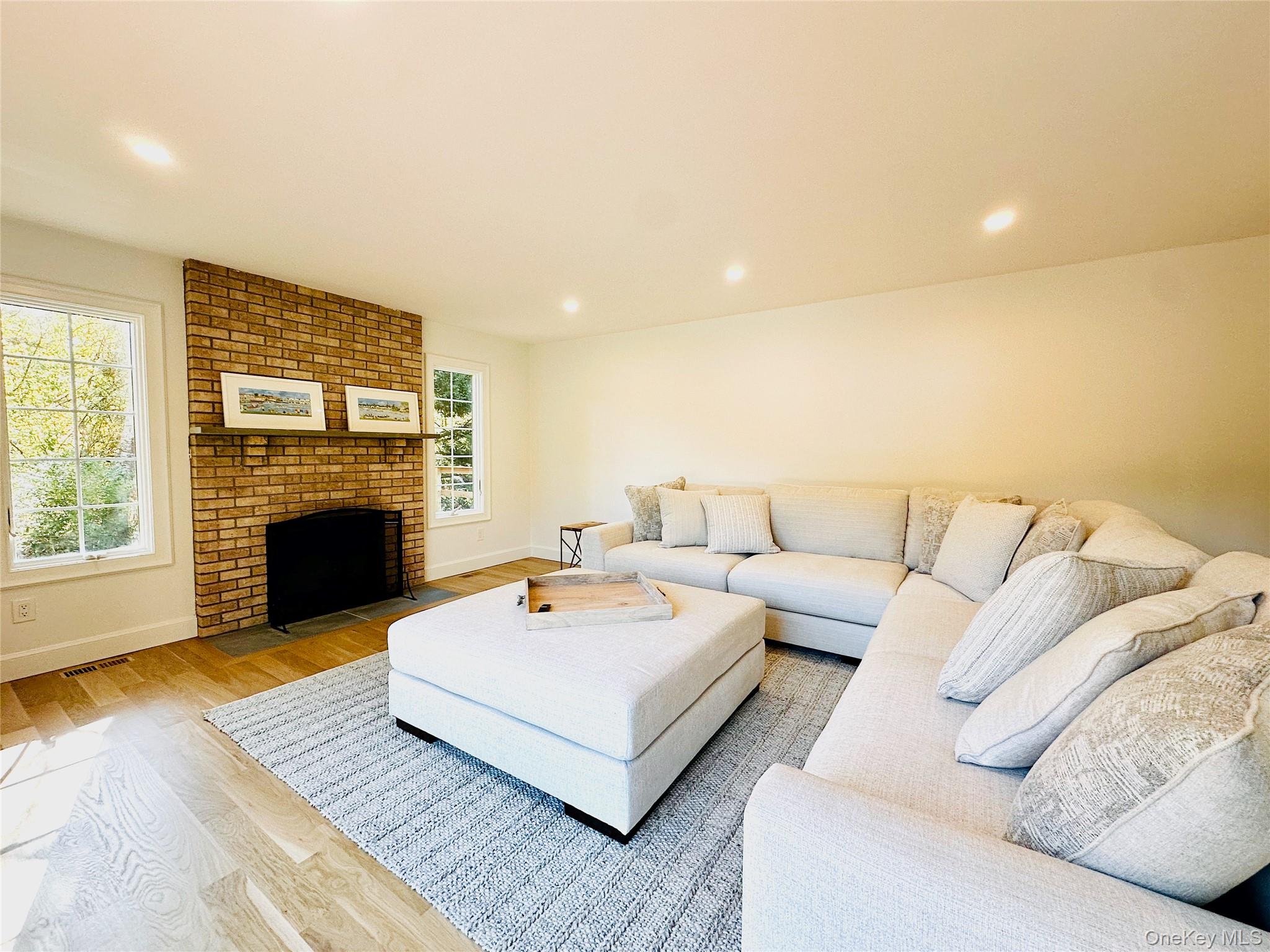 10 Ginny Lane, Hampton Bays, NY 11946