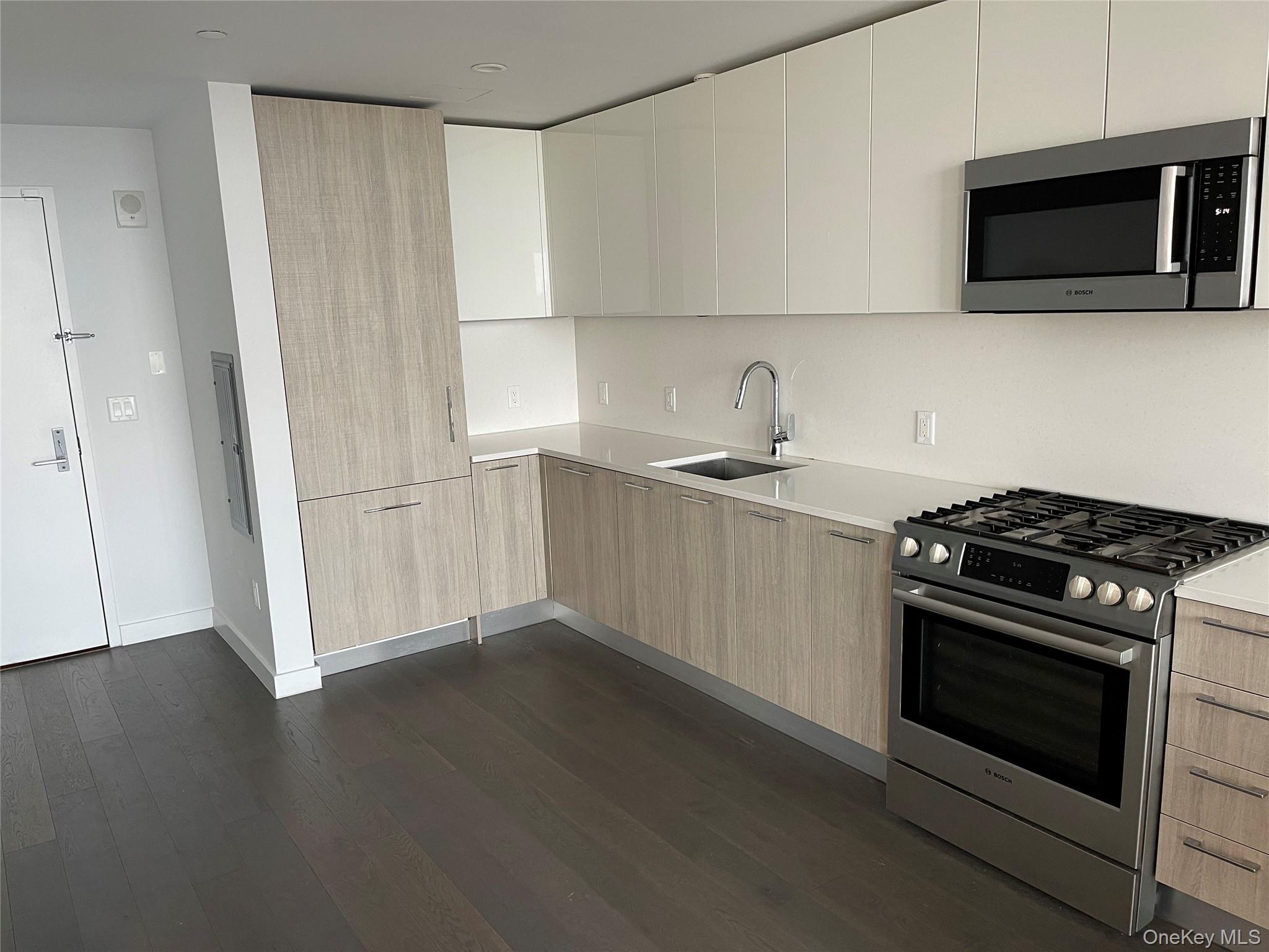 131-05 40th Road # PH1D, Flushing, NY 11354