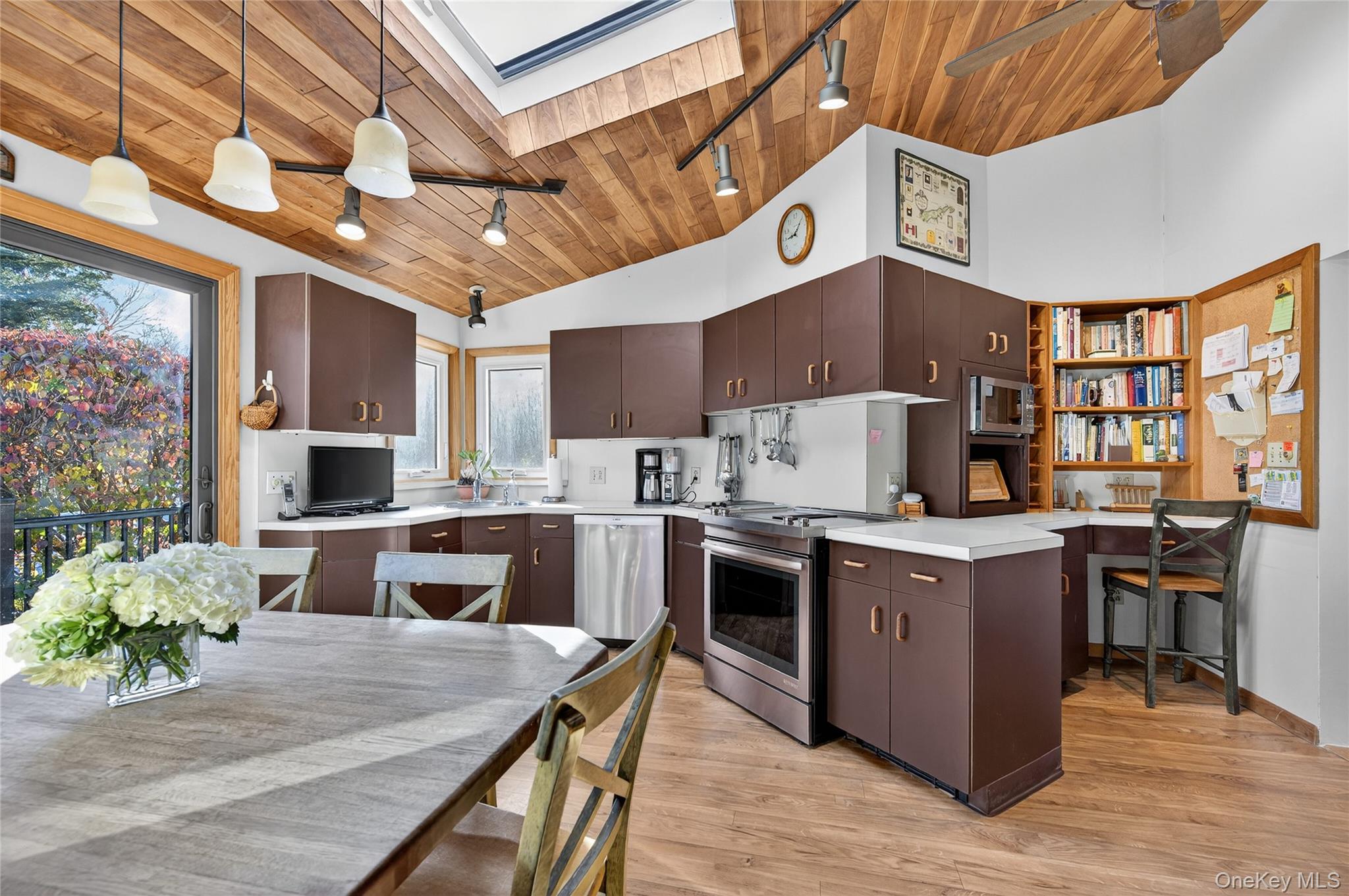 21 Forest Road, Kings Park, NY 11754