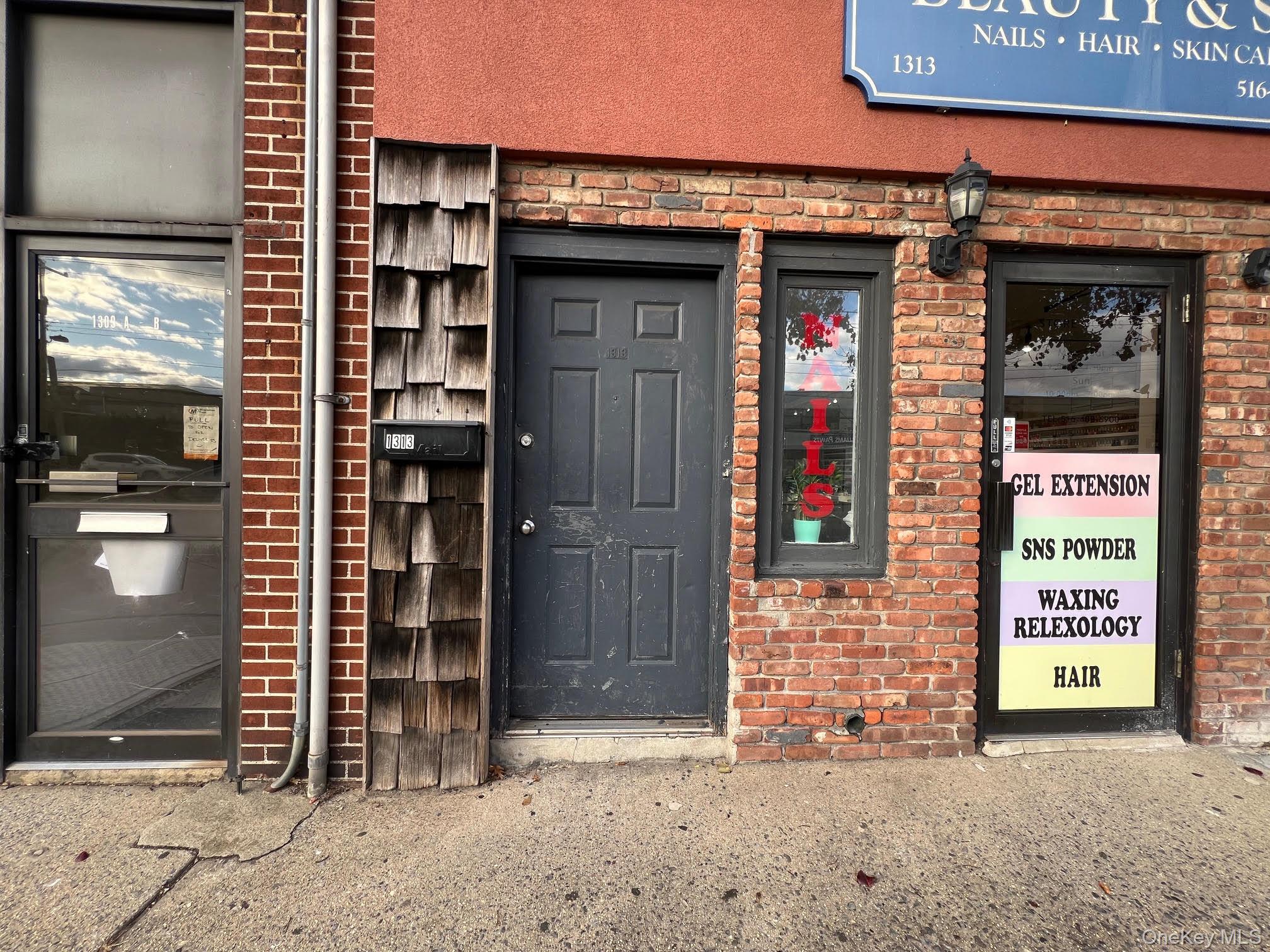 1313 Jericho Turnpike # Front Apt, New Hyde Park, NY 11040