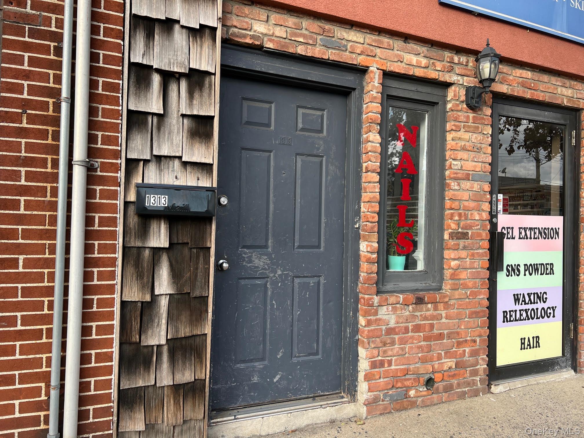 1313 Jericho Turnpike # Front Apt, New Hyde Park, NY 11040