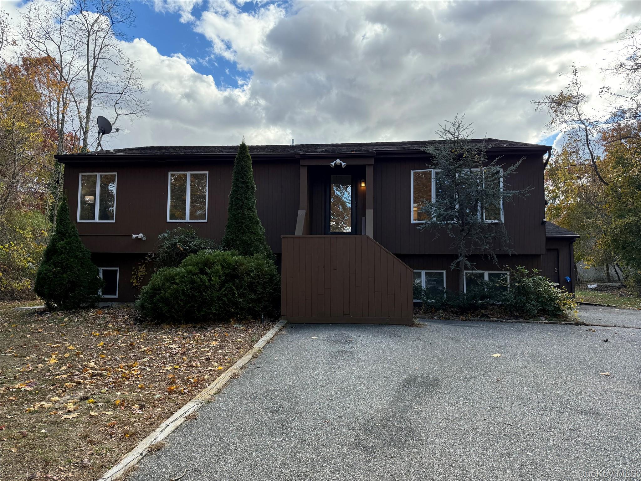 2074 Motor Parkway, Hauppauge, NY 11749