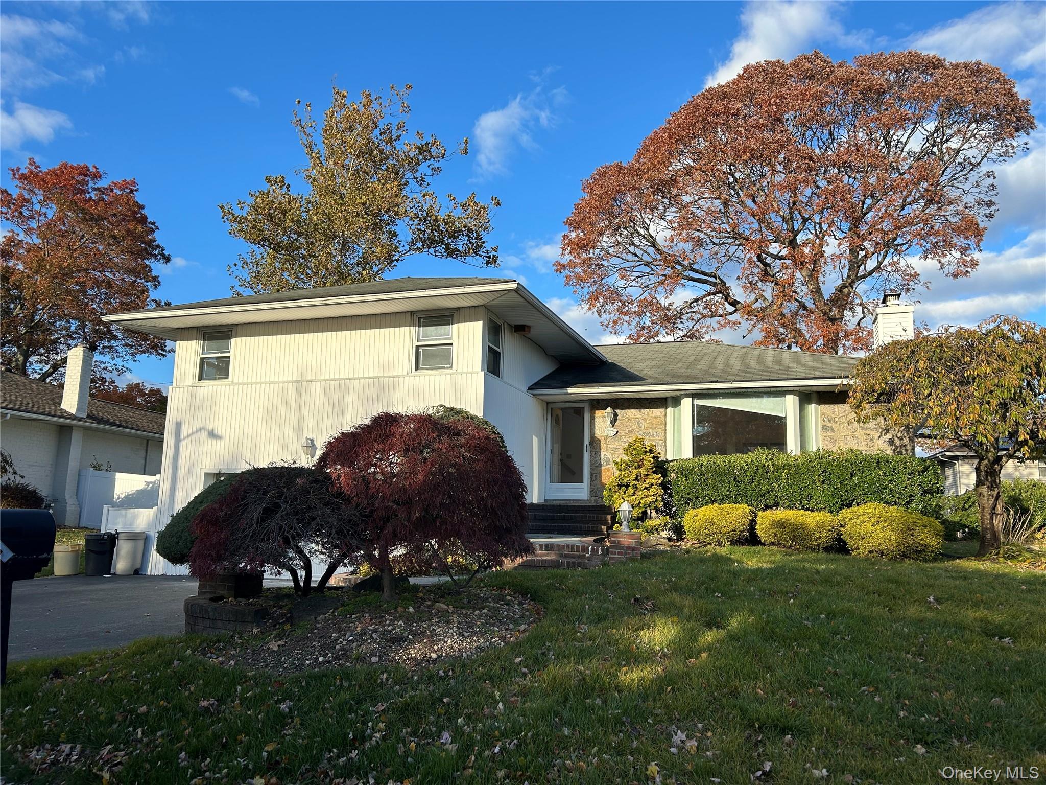 16 Middle Lane, Jericho, NY 11753