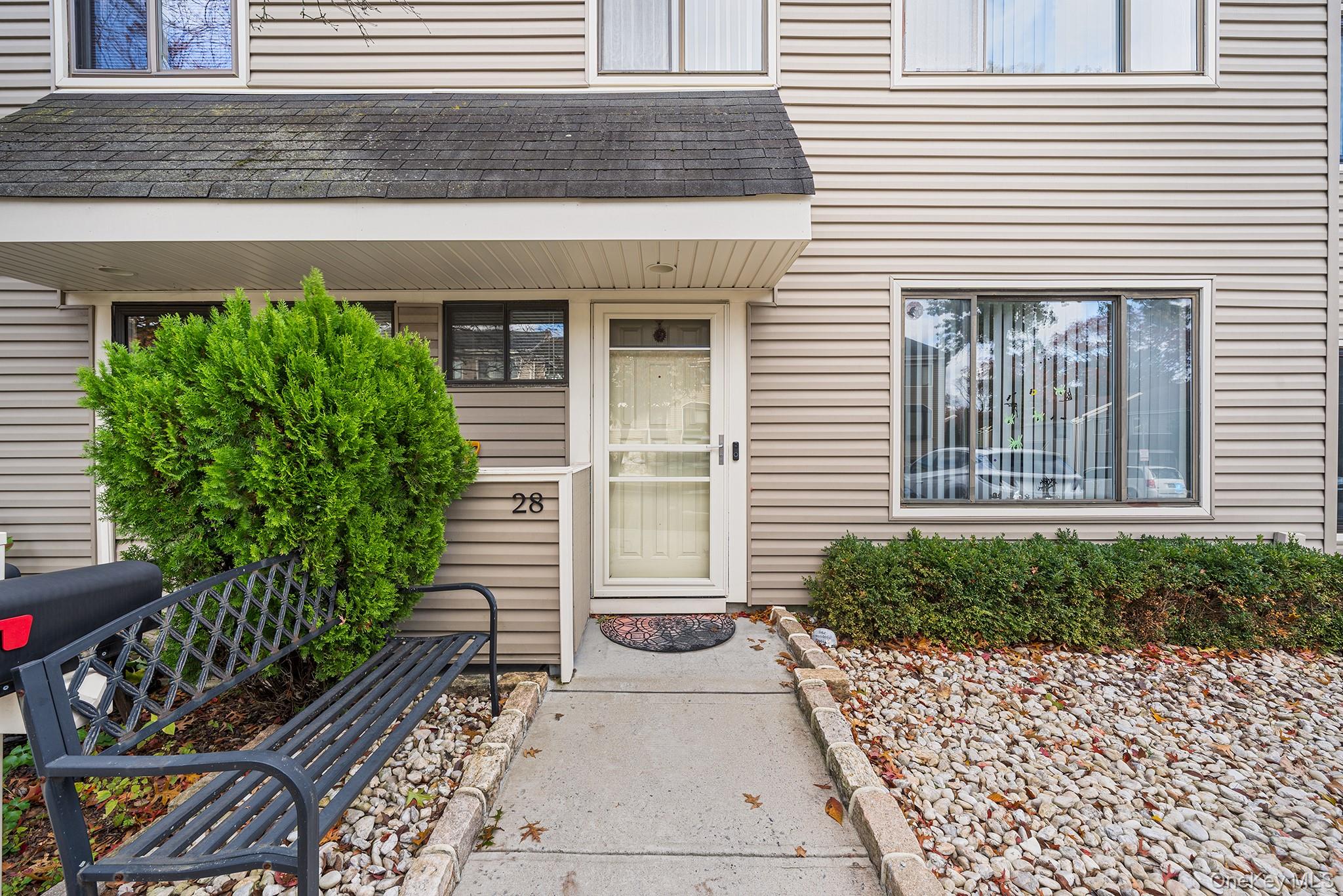 28 Berry Court, Staten Island, NY 10309