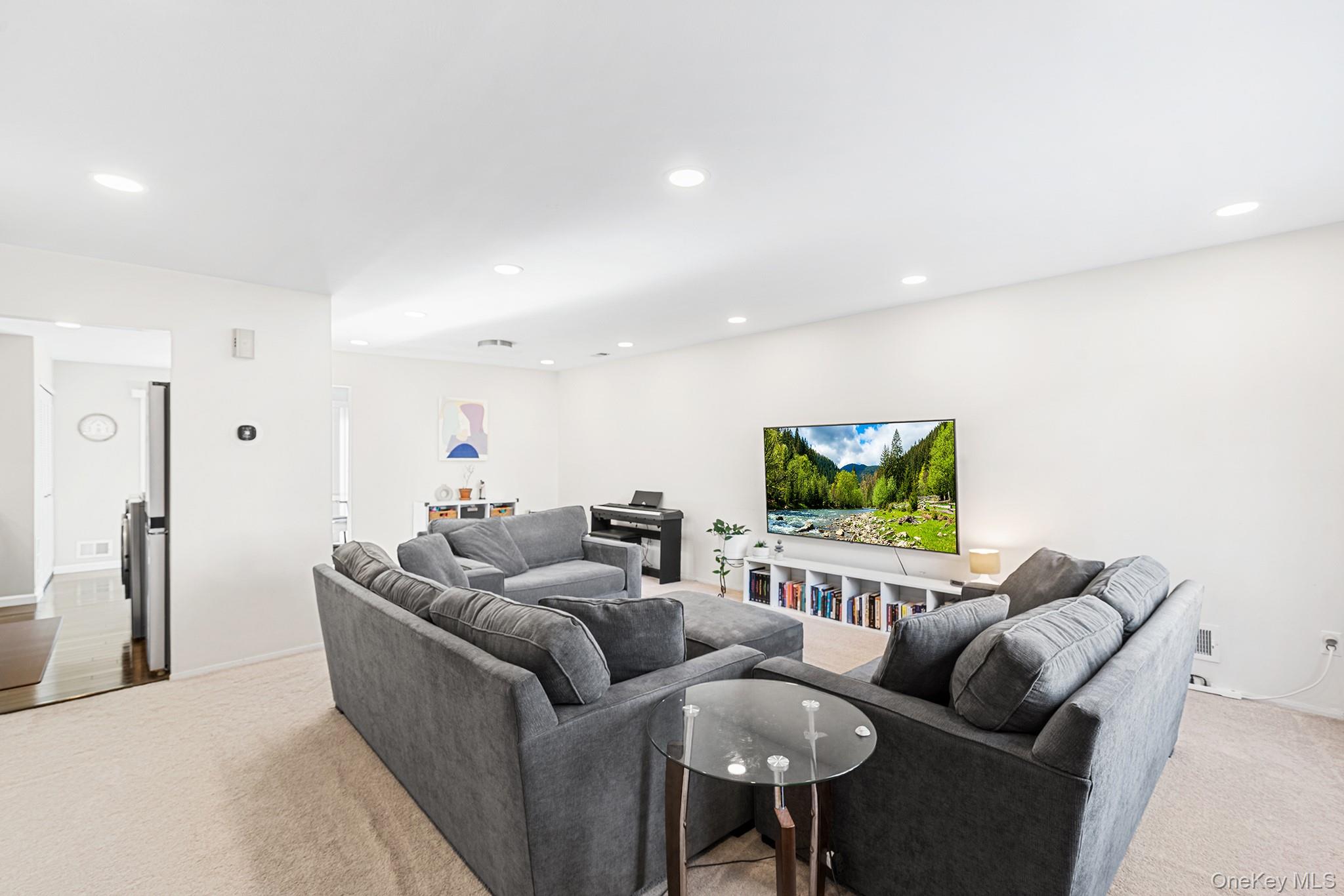 28 Berry Court, Staten Island, NY 10309