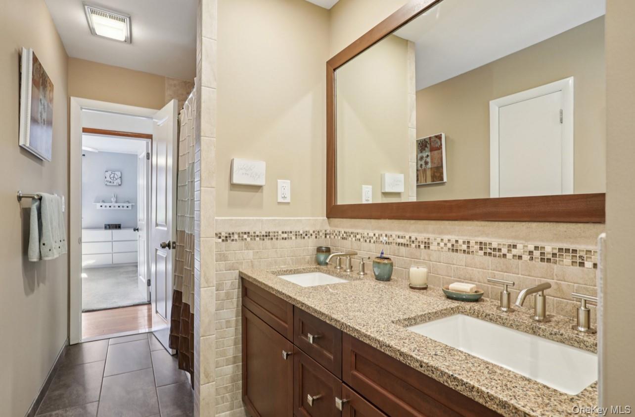 36 Capt Honeywells Road, Ardsley, NY 10502