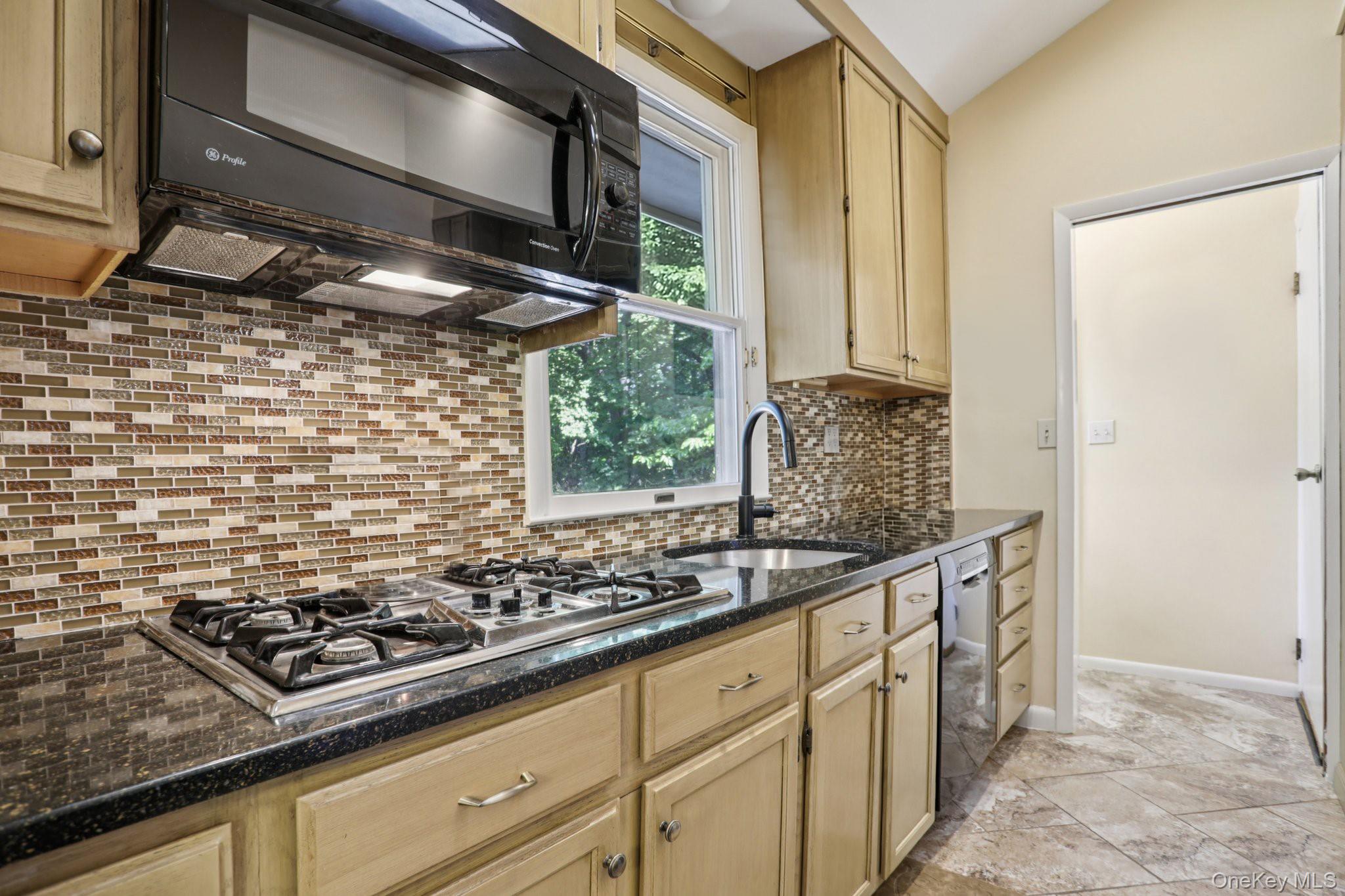 36 Capt Honeywells Road, Ardsley, NY 10502