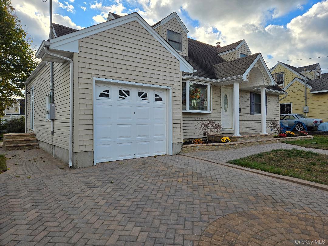 48 Circle Dr, Westbury, NY 11590