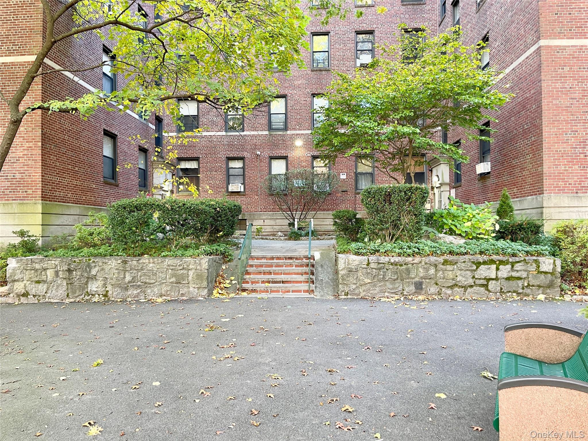 321 Larchmont Acres West # 1B, Larchmont, NY 10538