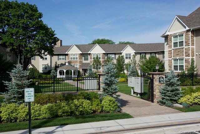 150 Secatogue Avenue # 2B, Farmingdale, NY 11735