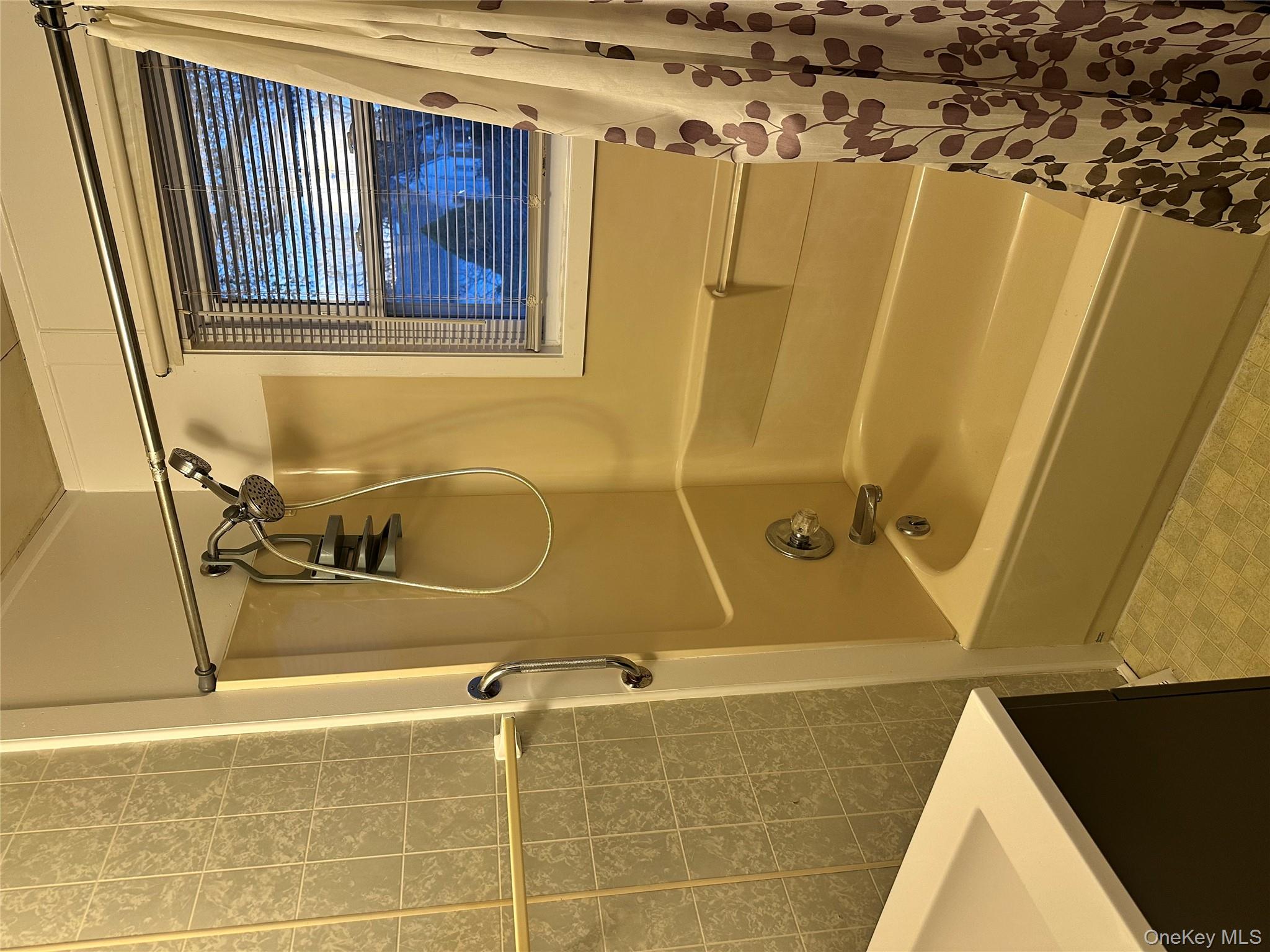 517 Flint Street, Greenport, NY 11944