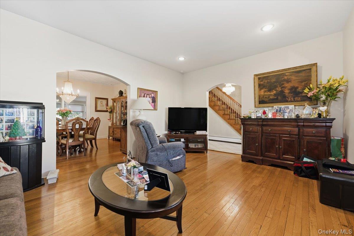 1053 Quentin Place, Woodmere, NY 11598