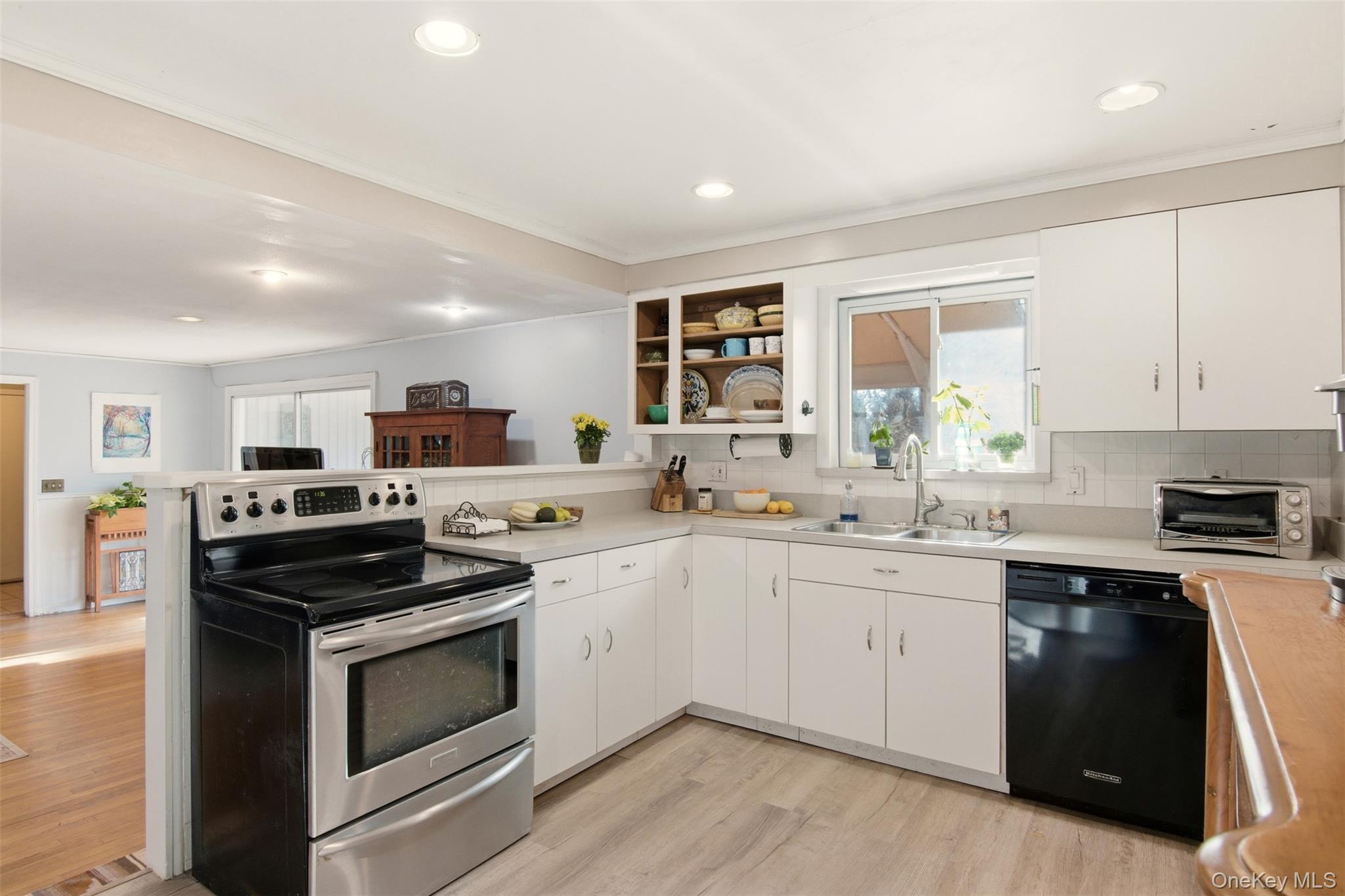 8 Old Wood Road, Stony Brook, NY 11790