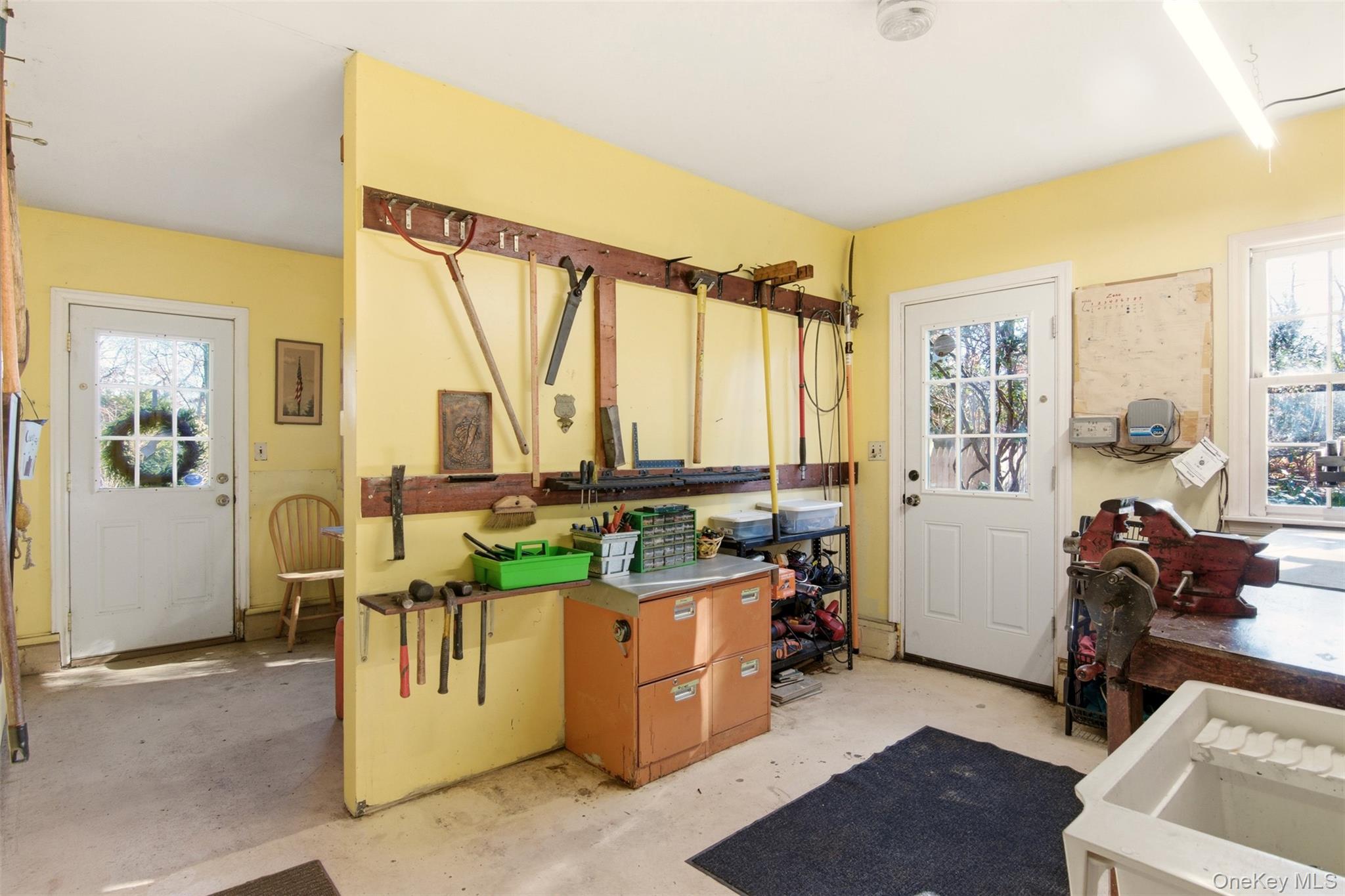 8 Old Wood Road, Stony Brook, NY 11790