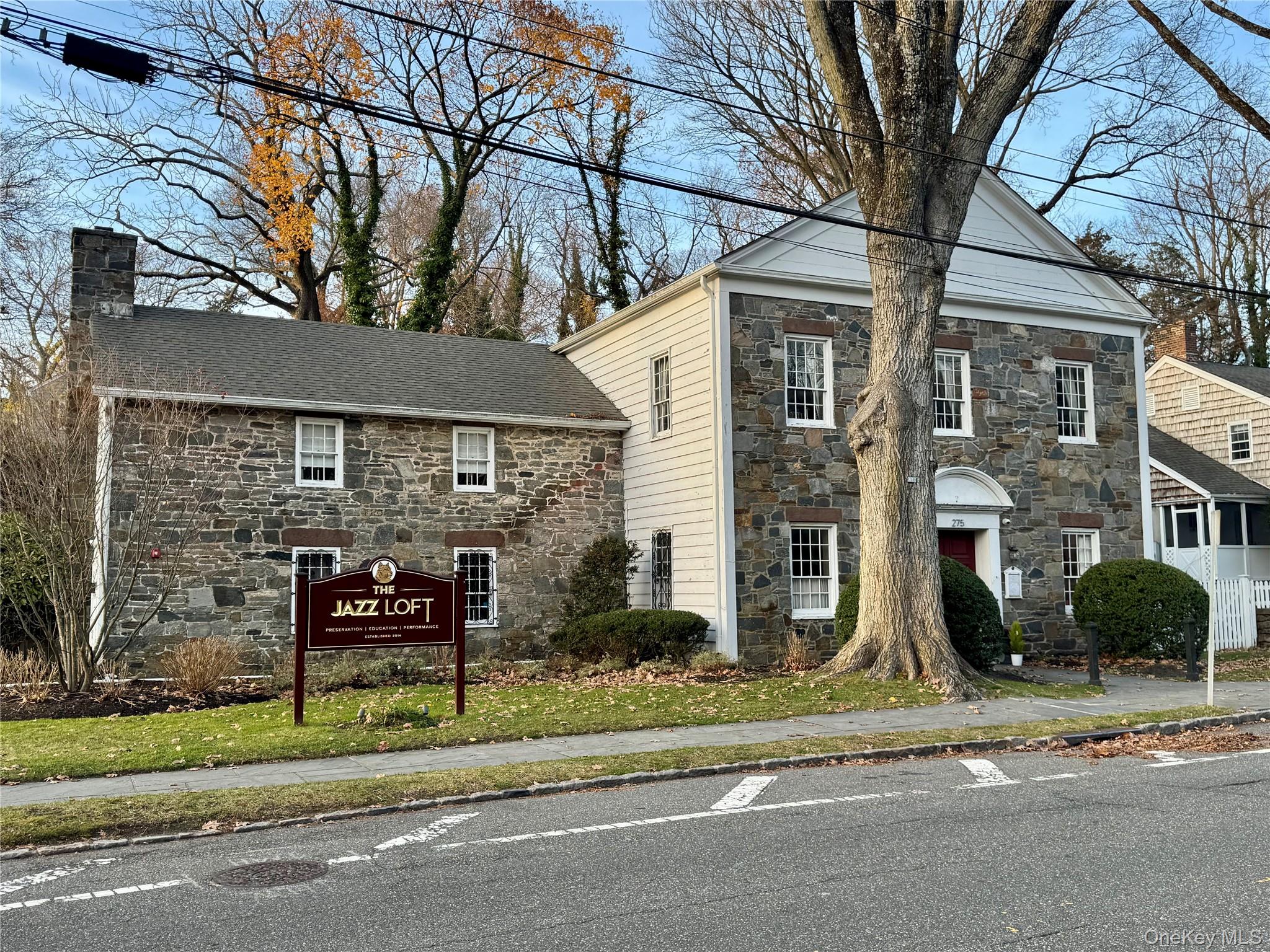 8 Old Wood Road, Stony Brook, NY 11790